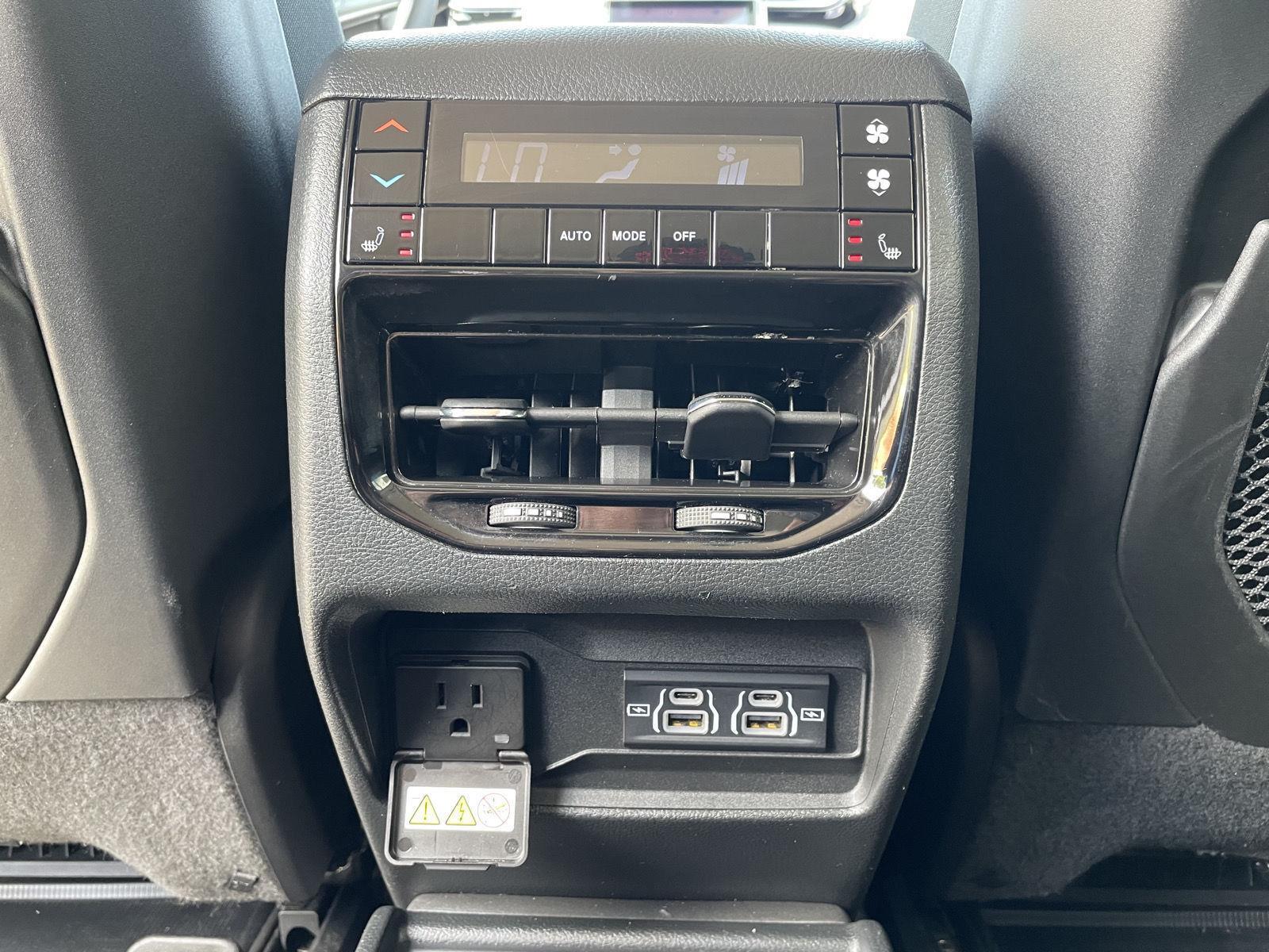 Vehicle photo 22