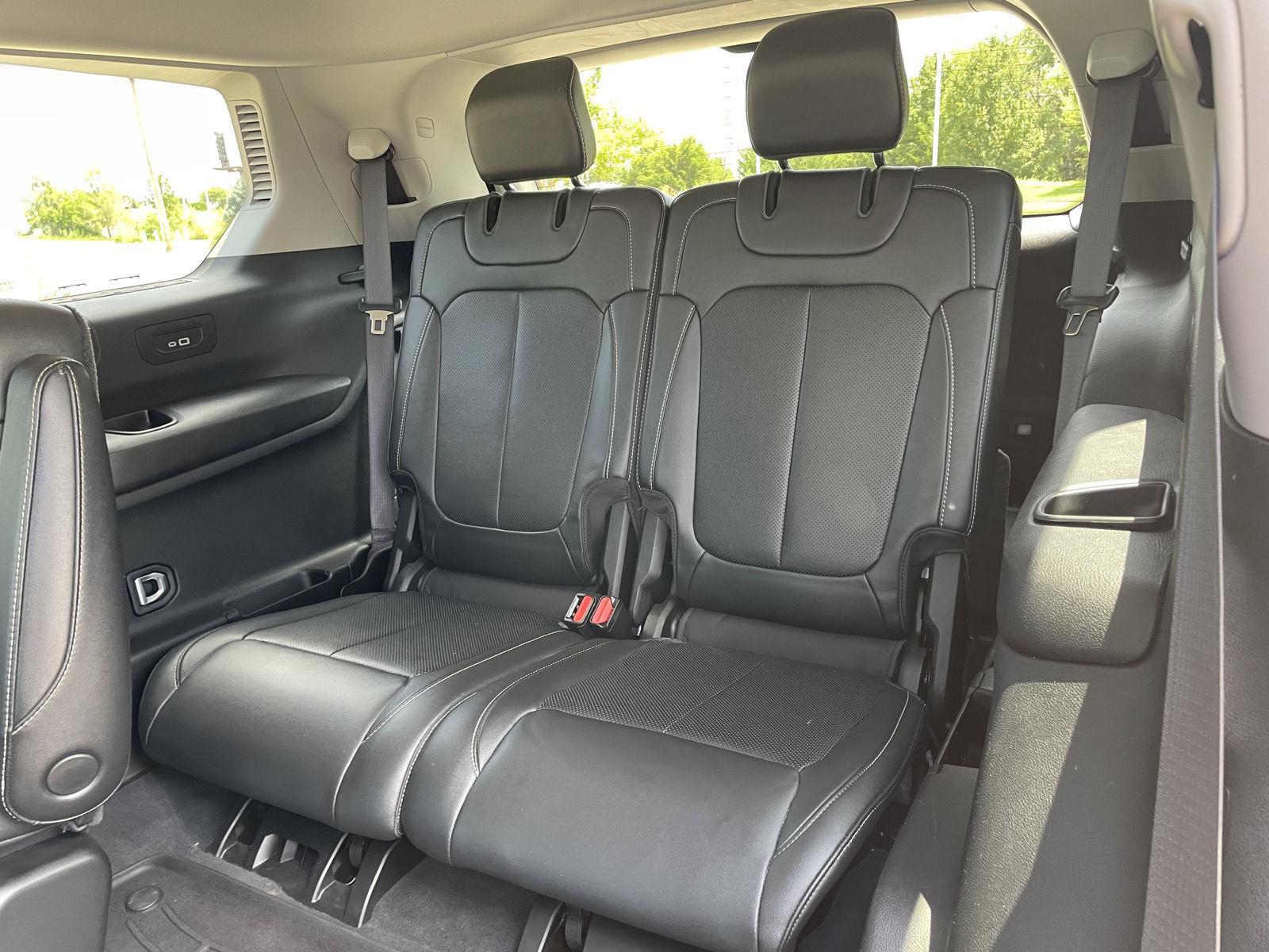 Vehicle photo 23