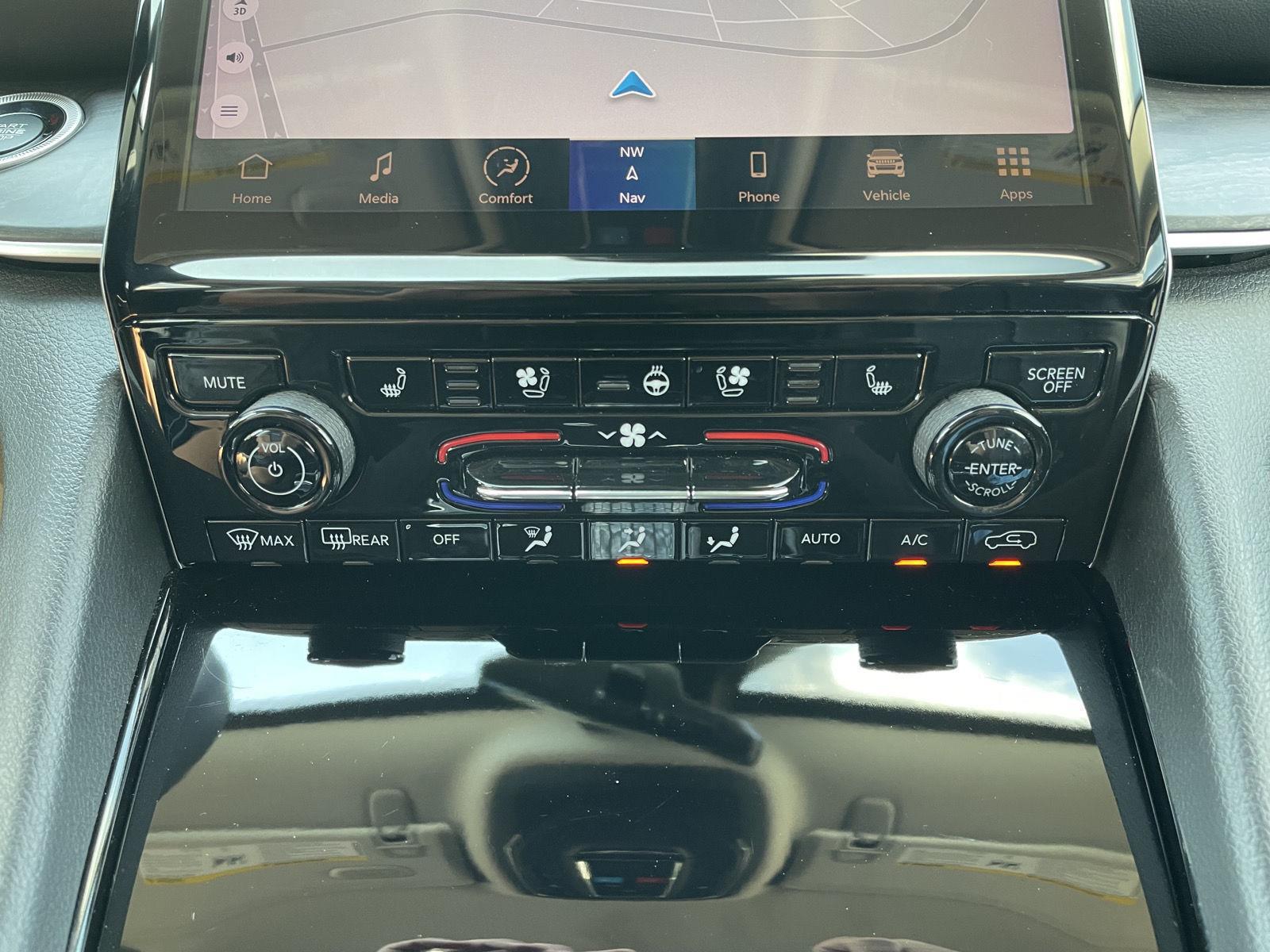 Vehicle photo 30