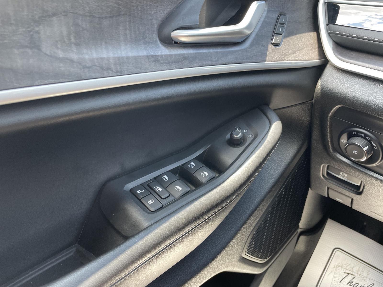 Vehicle photo 33