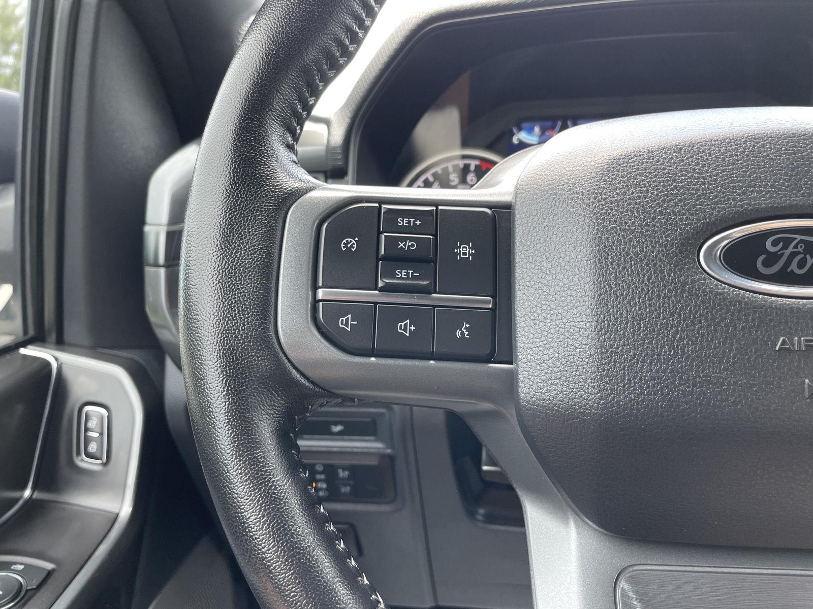 Vehicle photo 13