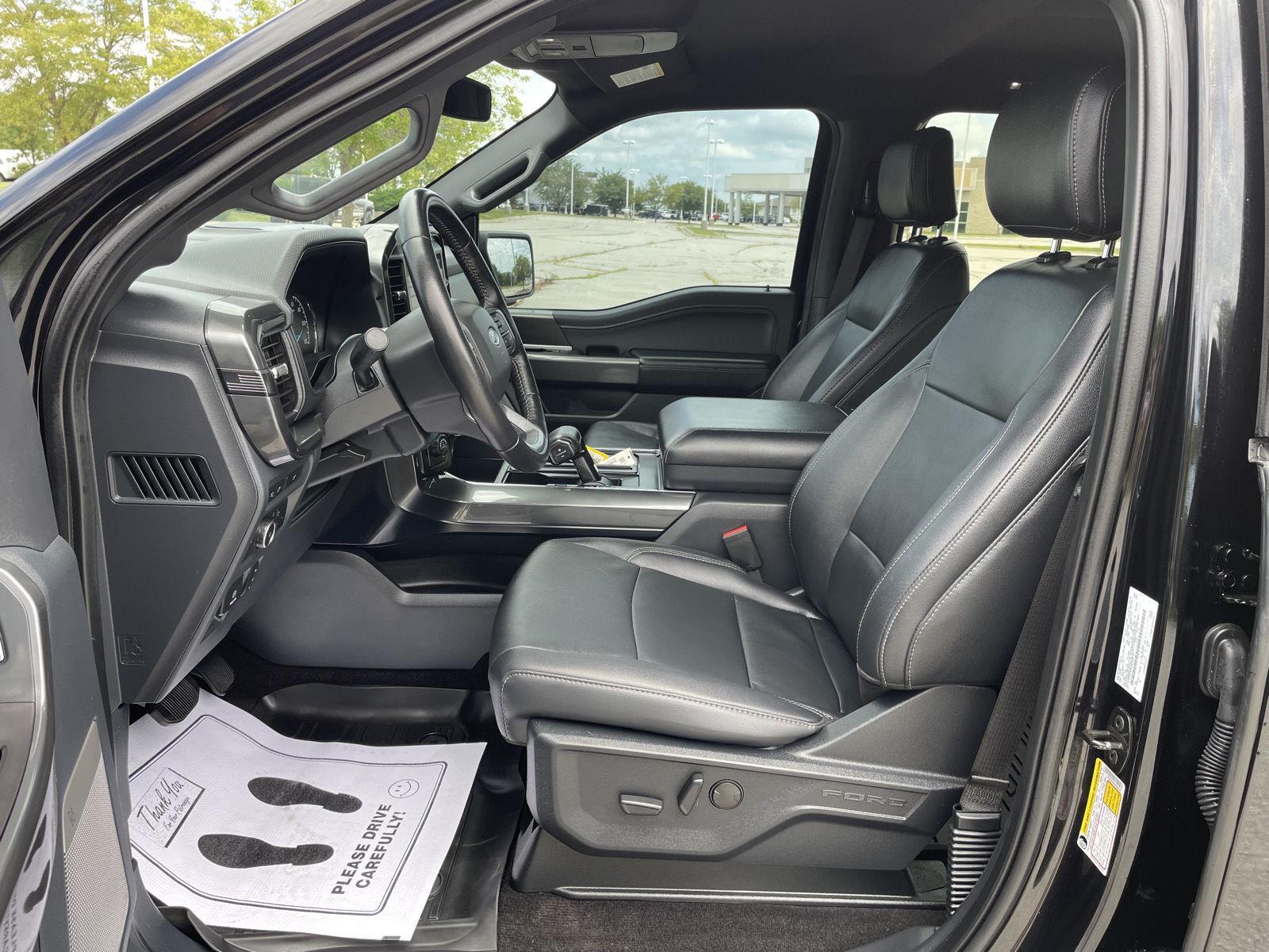Vehicle photo 17