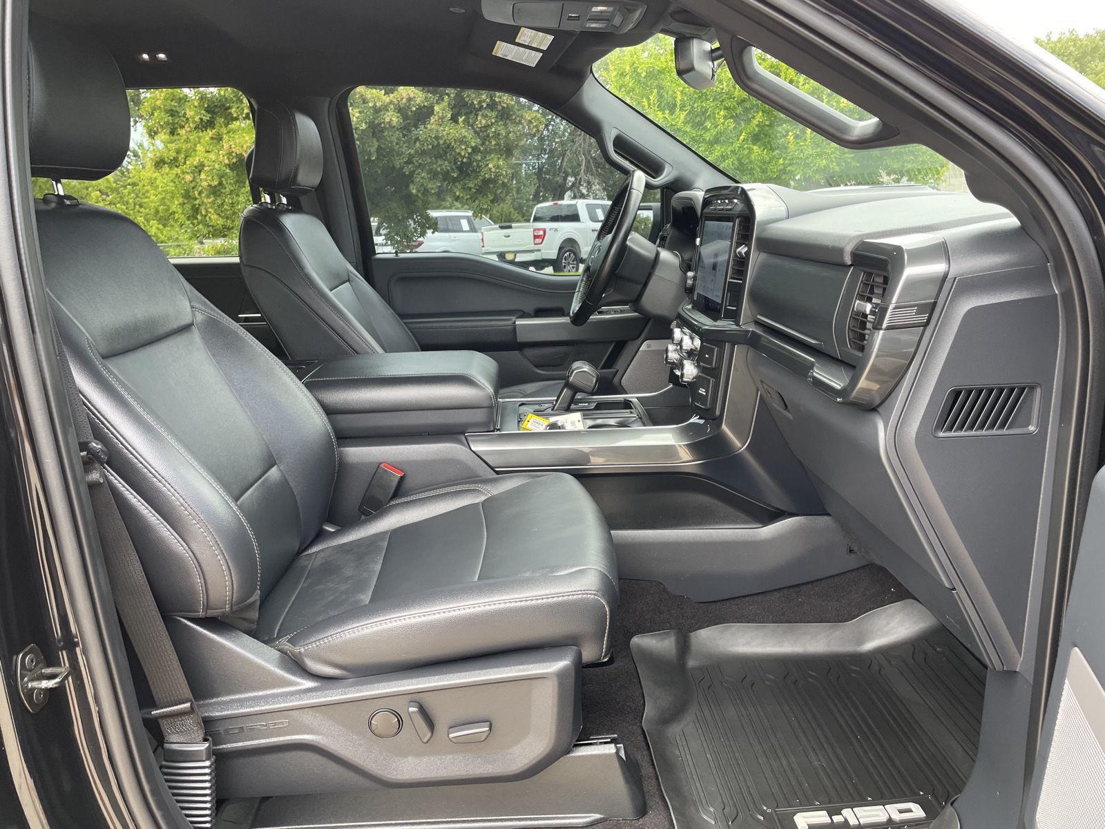 Vehicle photo 19