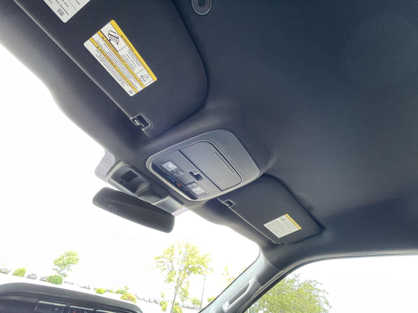Vehicle photo 21