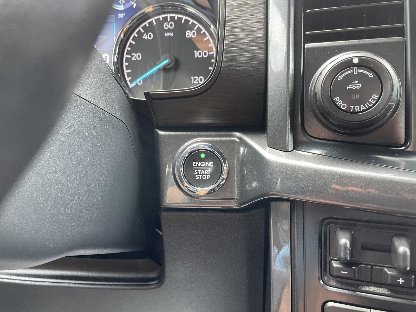 Vehicle photo 25