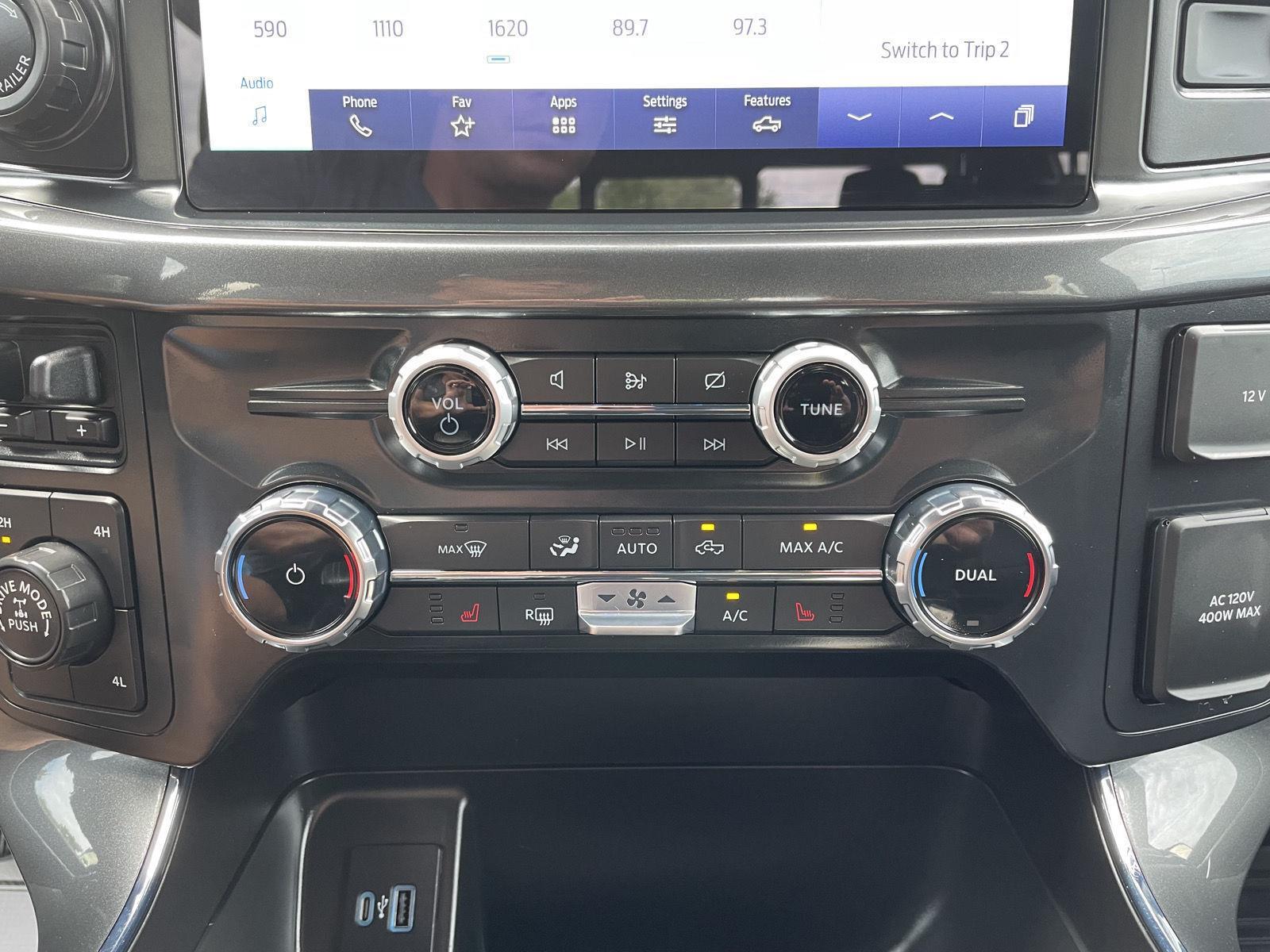 Vehicle photo 26