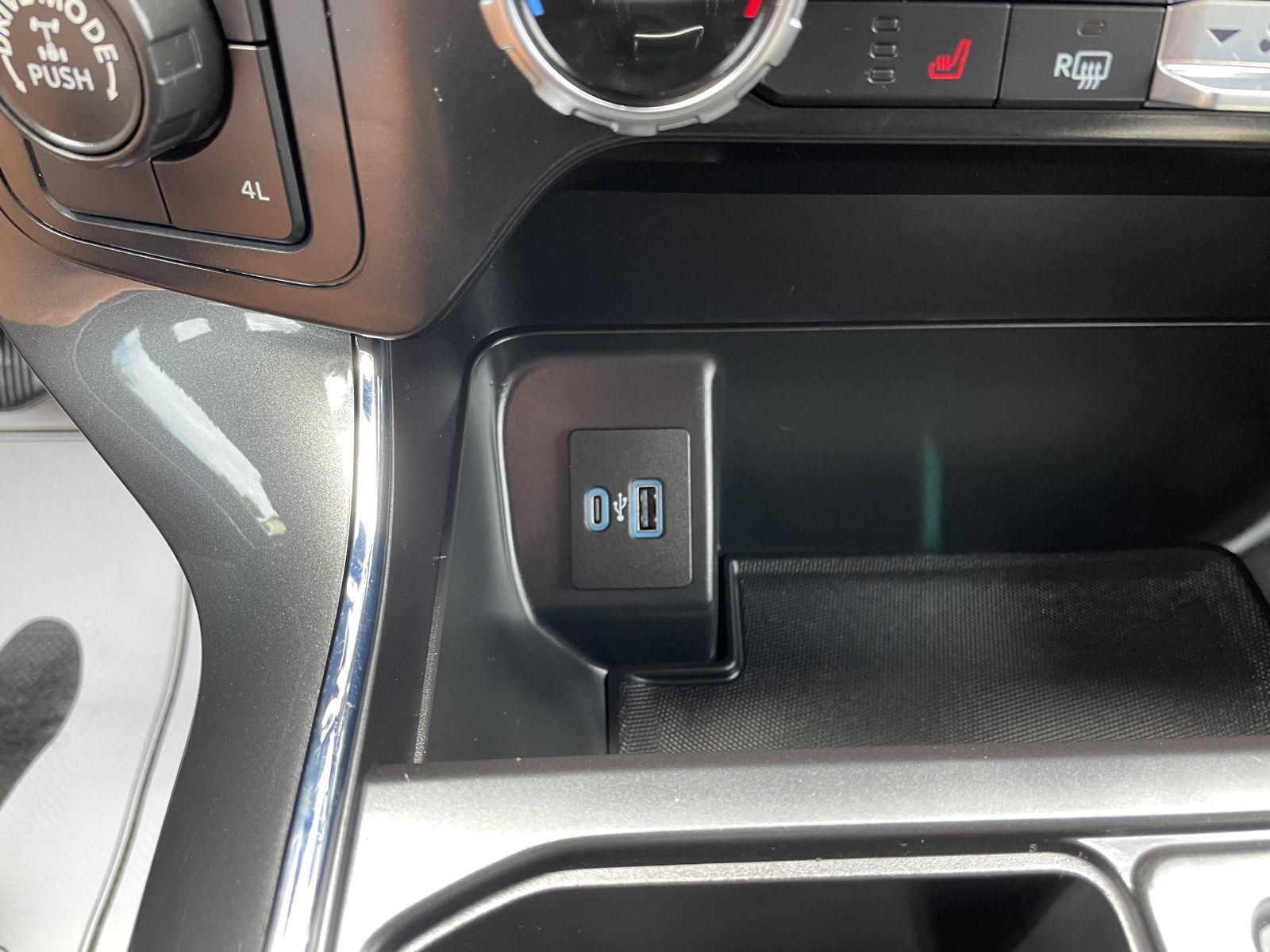 Vehicle photo 27