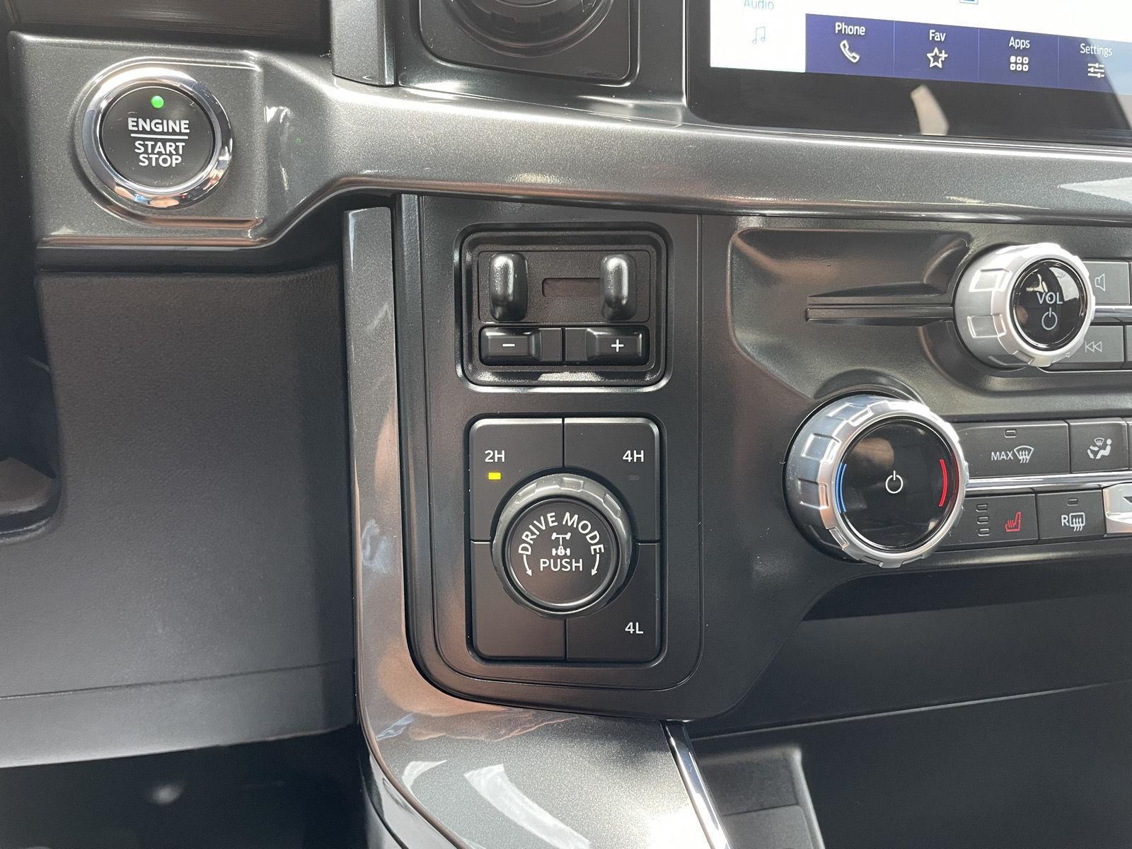 Vehicle photo 29