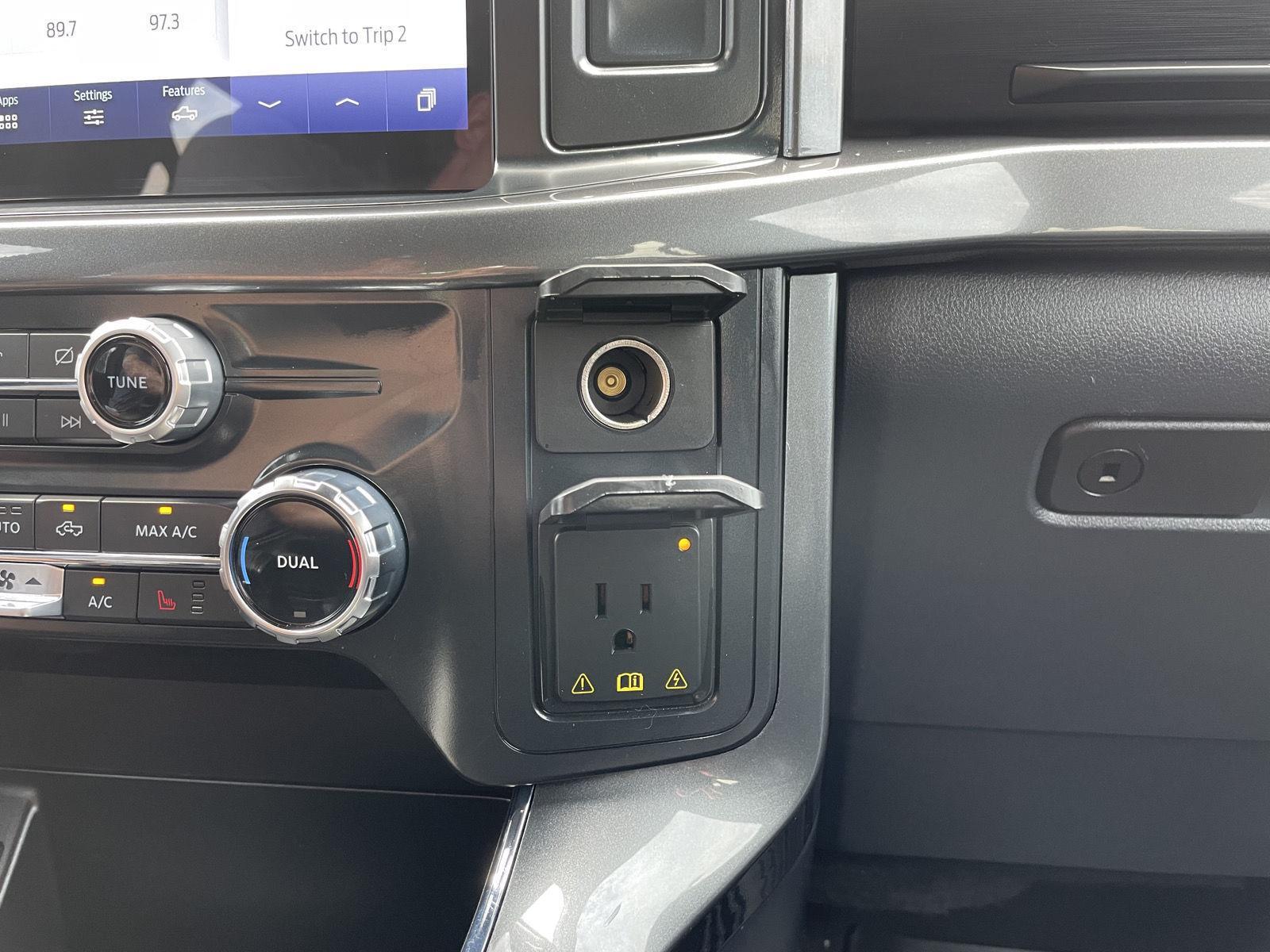 Vehicle photo 30