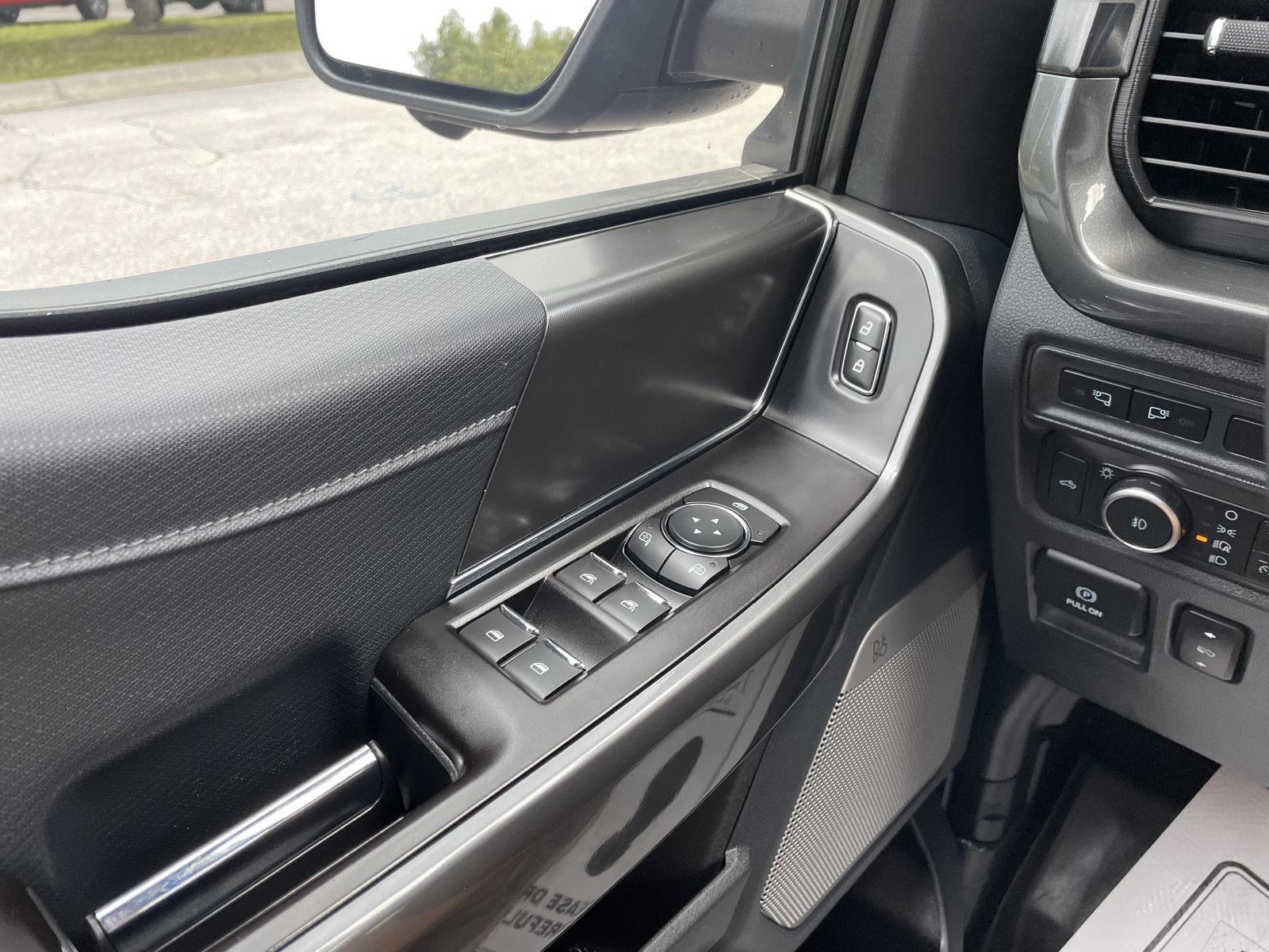 Vehicle photo 31