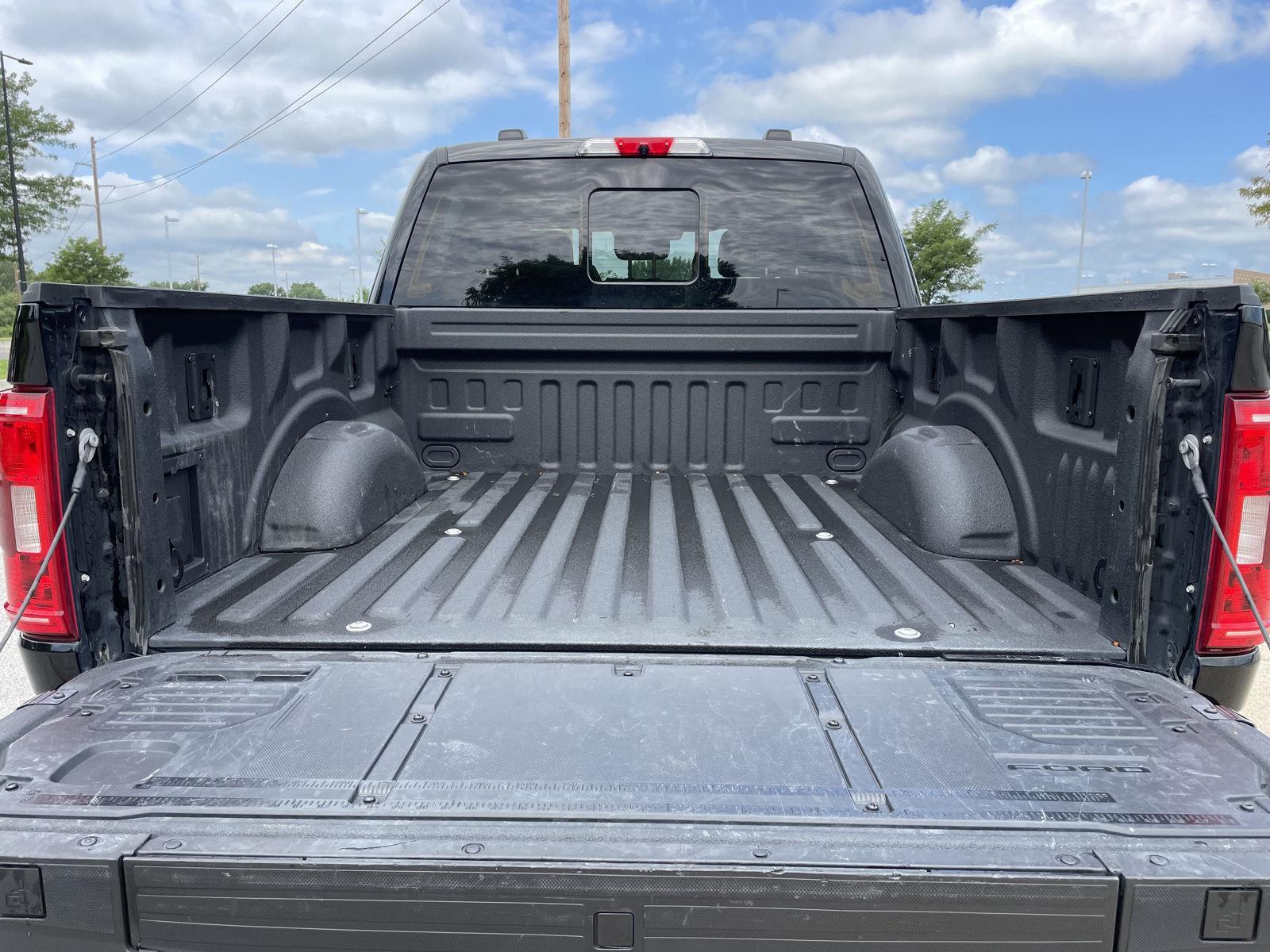 Vehicle photo 37