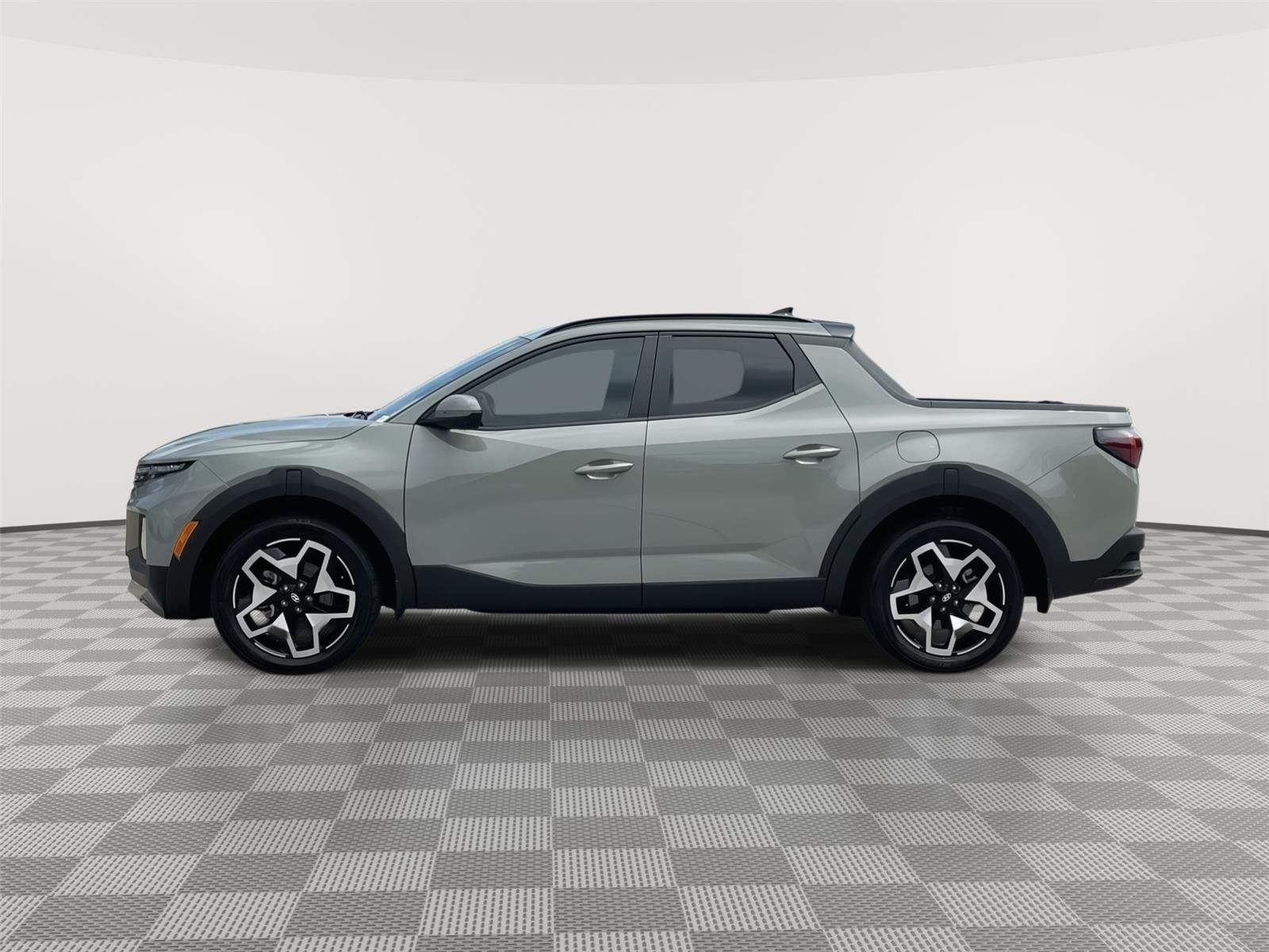 Vehicle photo 2