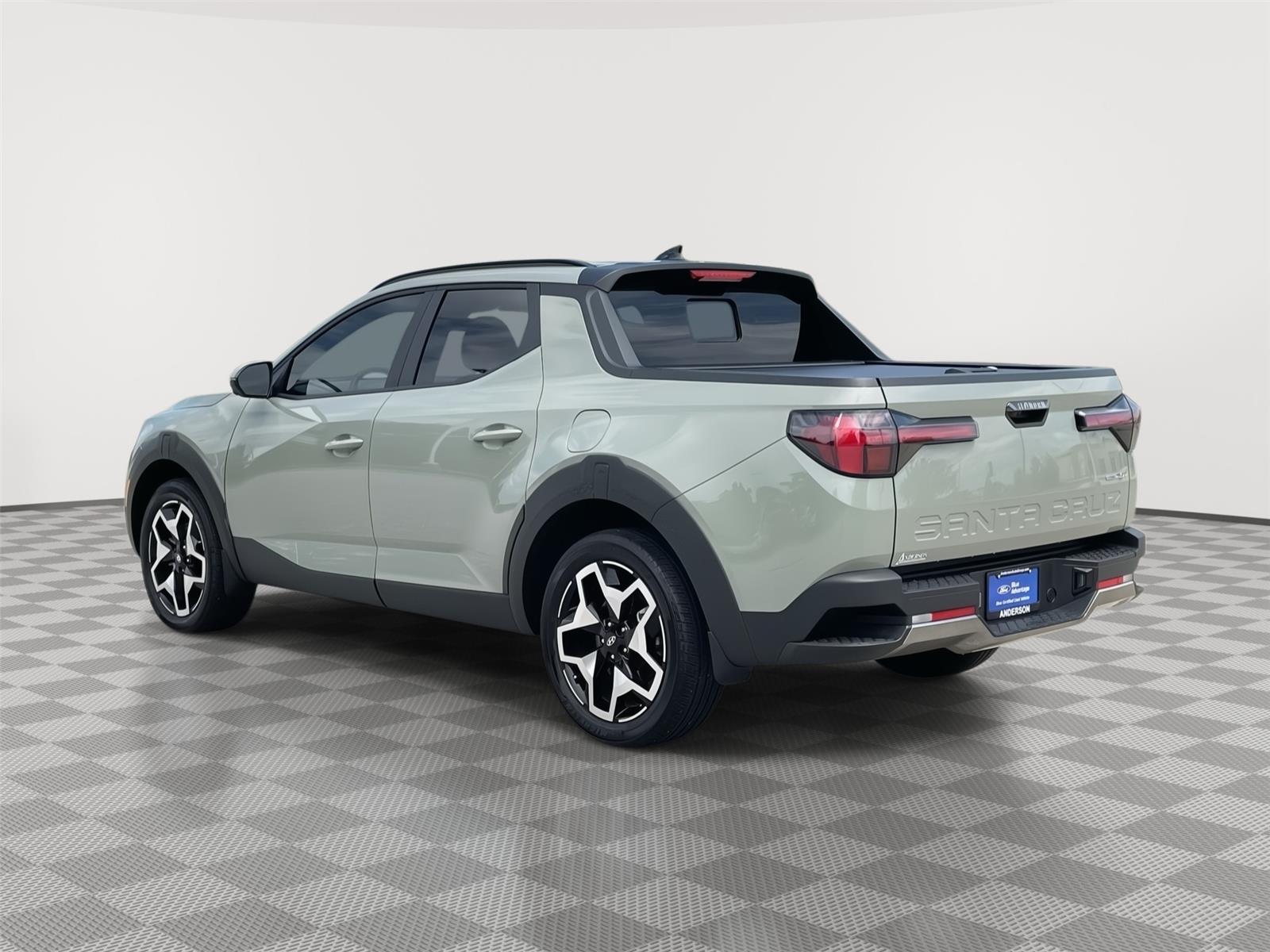 Vehicle photo 9
