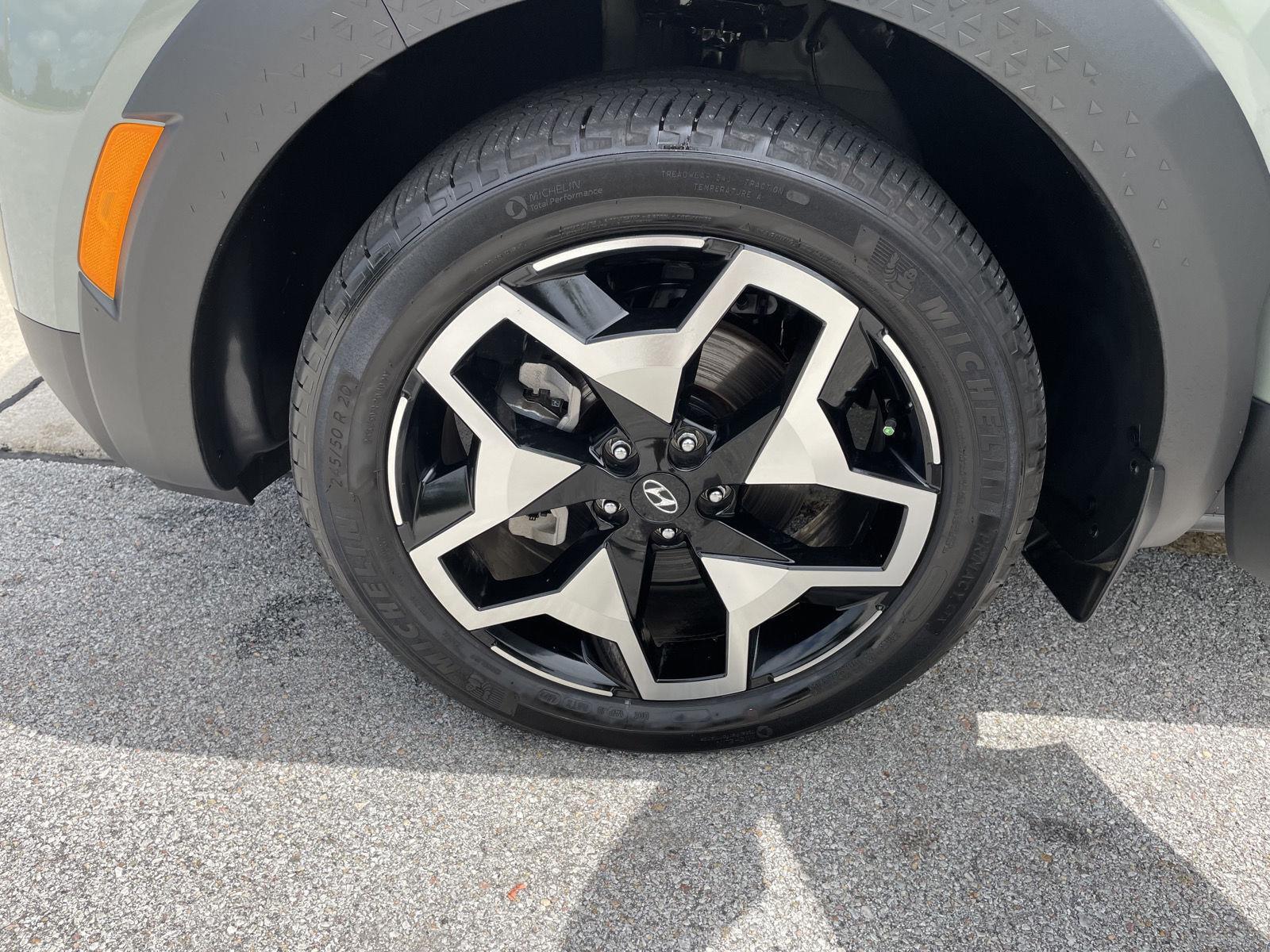 Vehicle photo 10