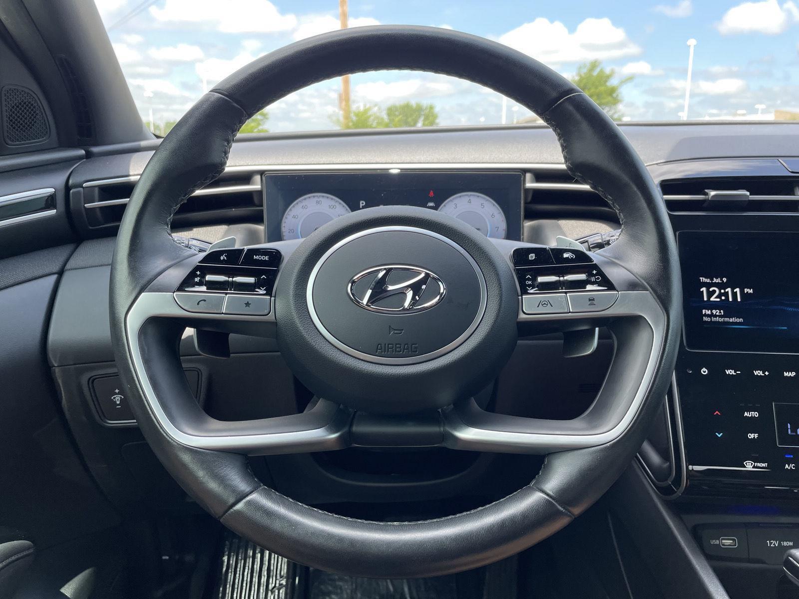 Vehicle photo 12