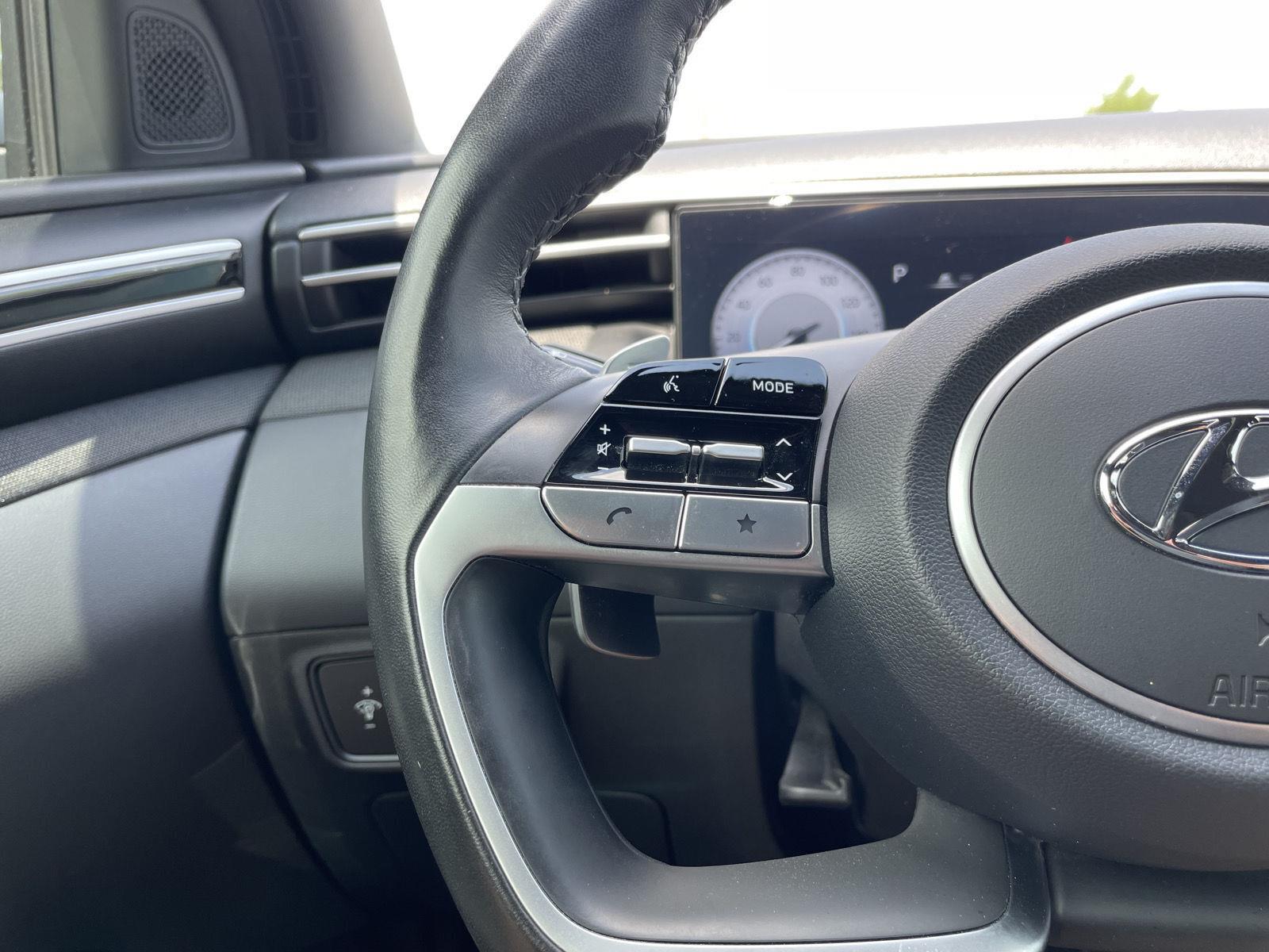 Vehicle photo 13