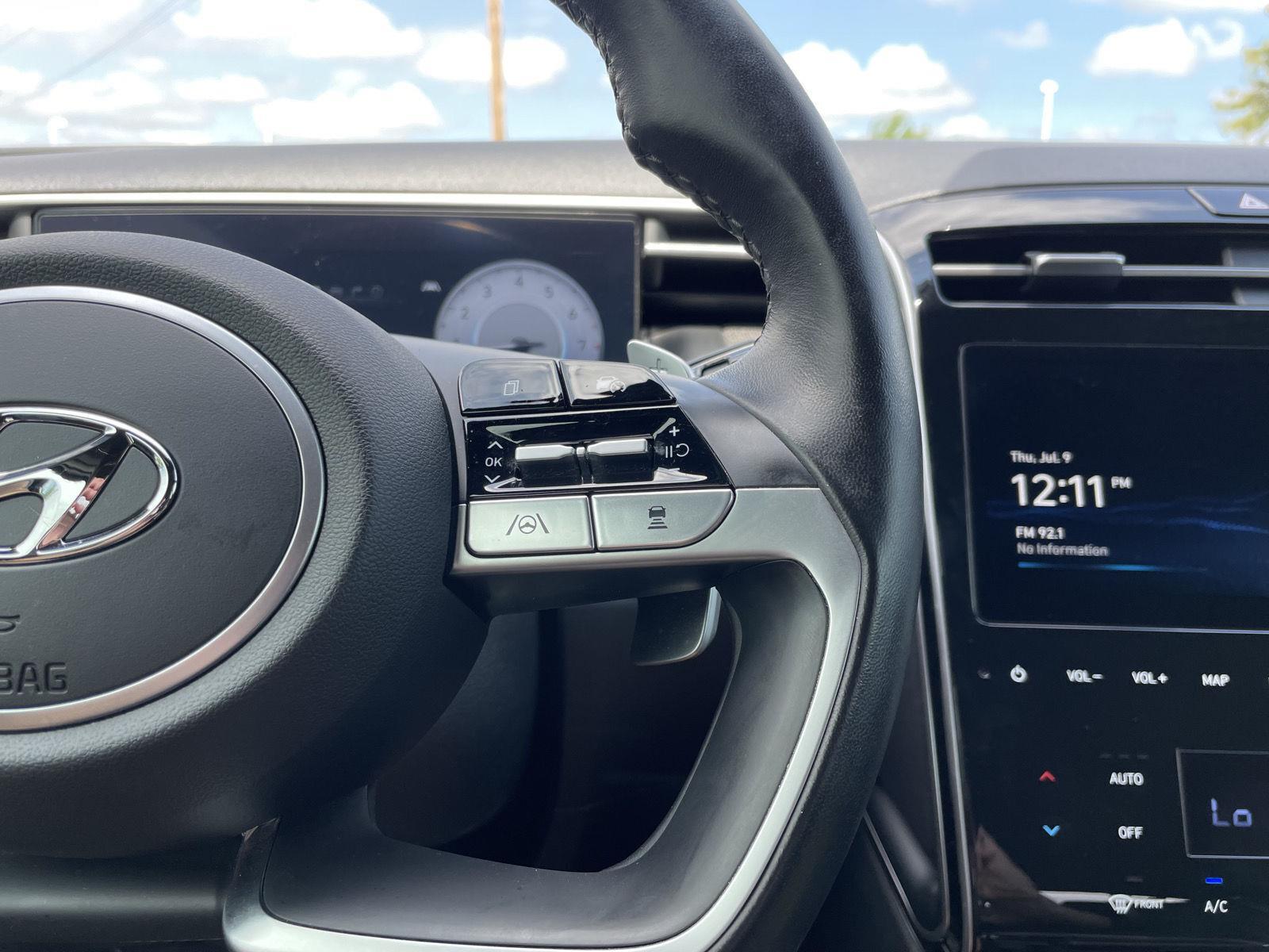 Vehicle photo 14