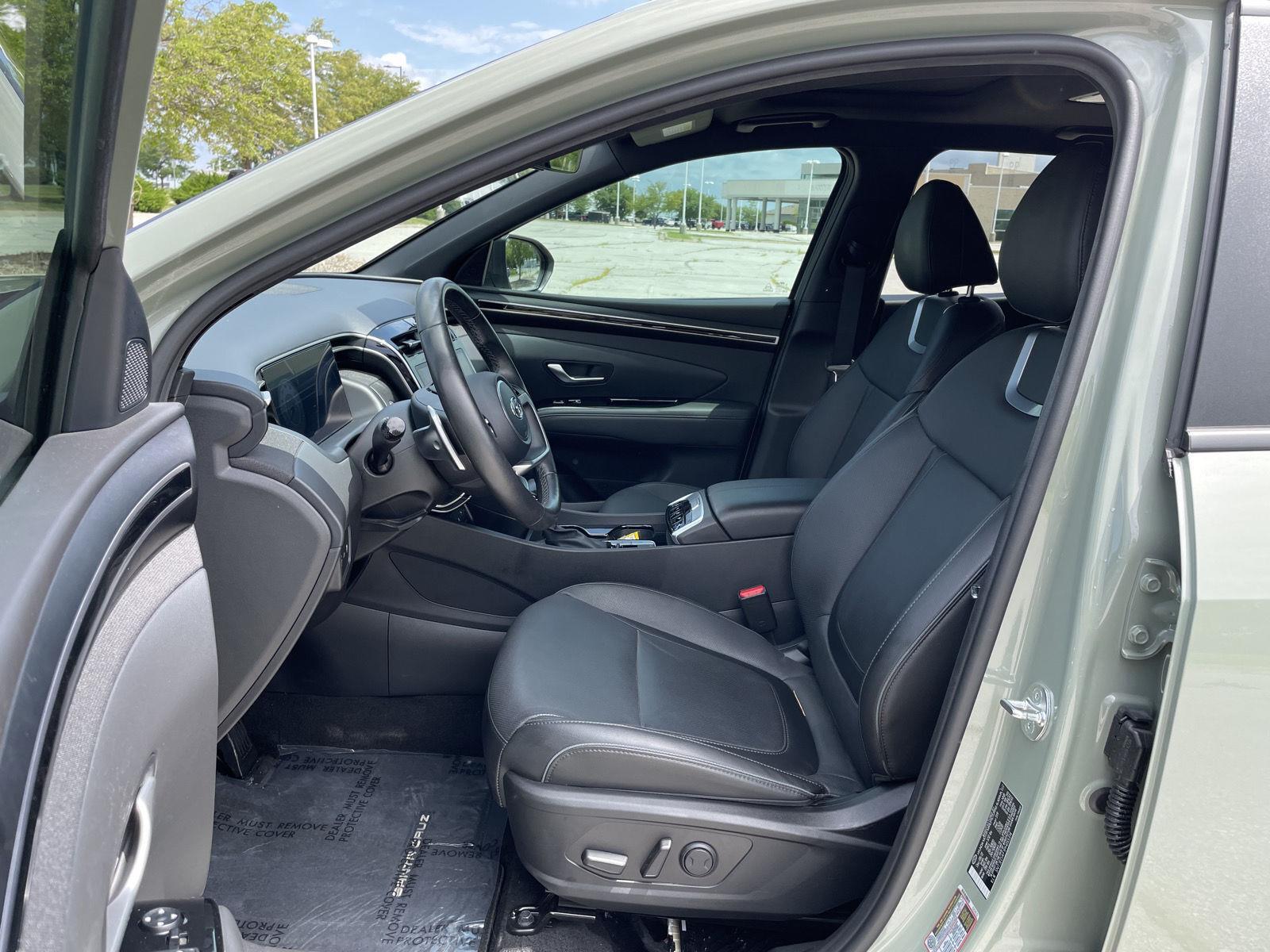 Vehicle photo 17