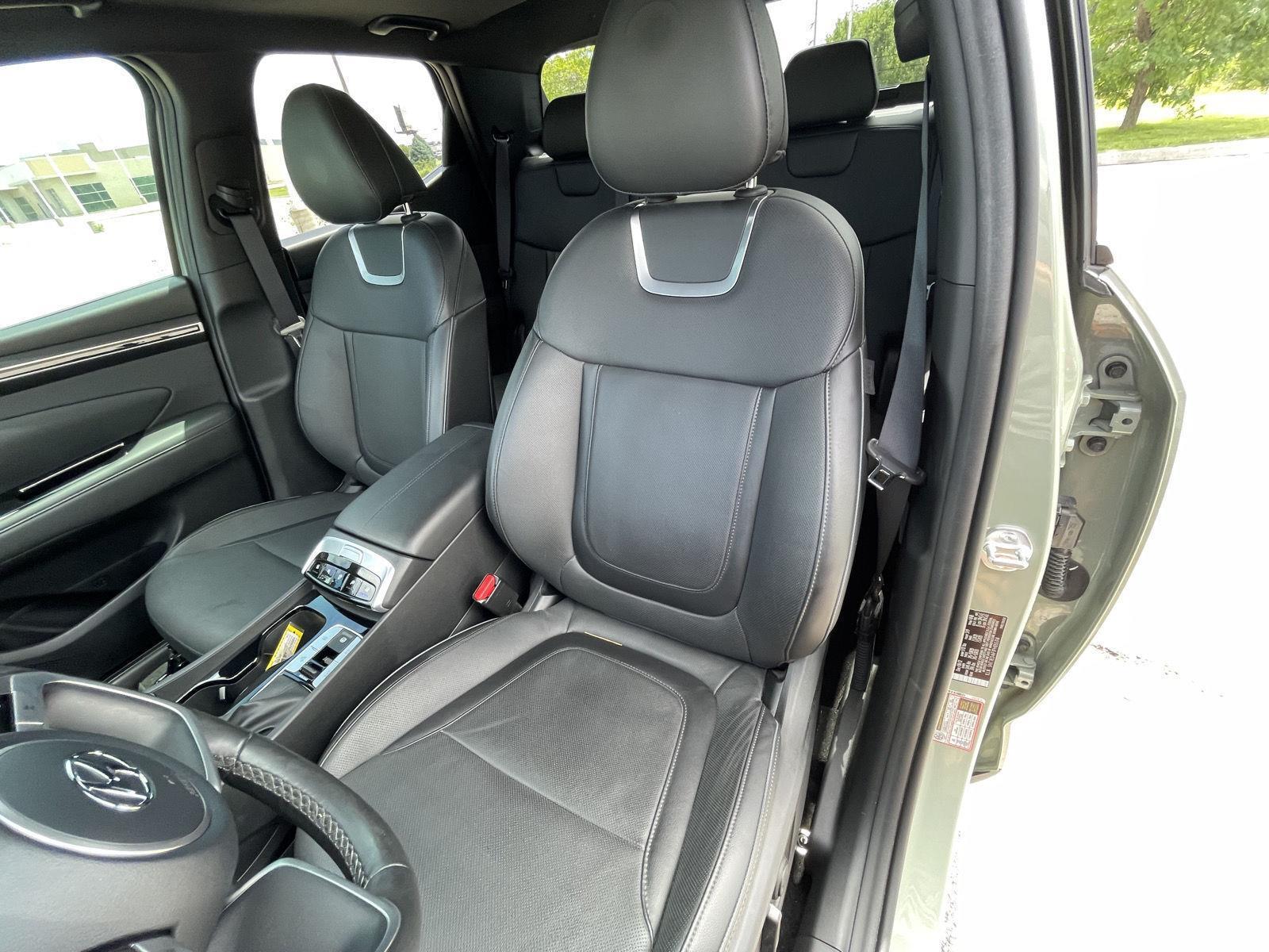 Vehicle photo 18