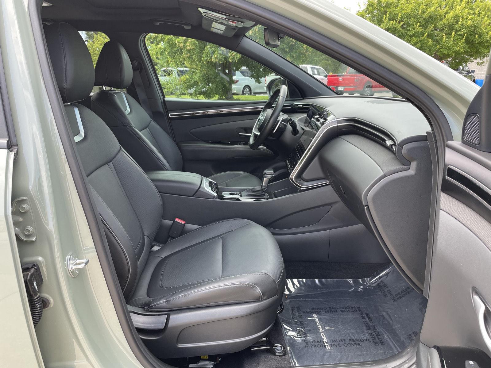 Vehicle photo 19
