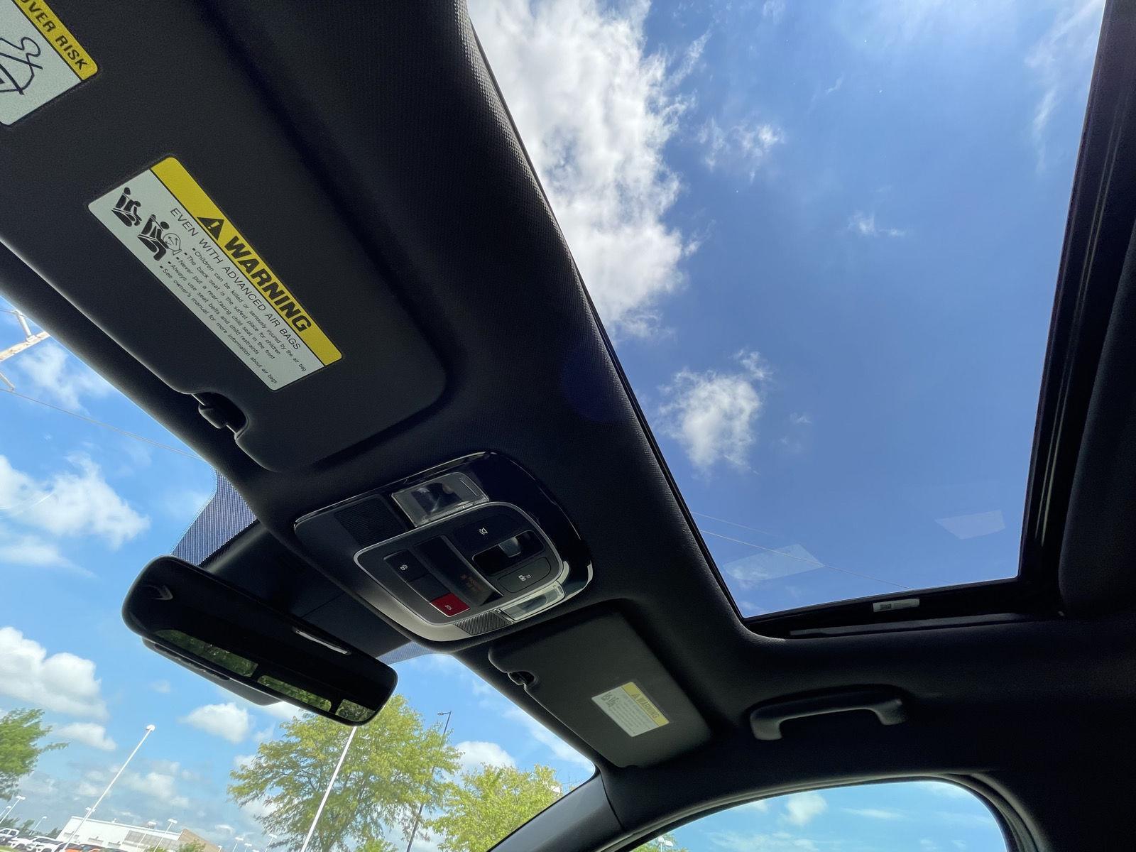 Vehicle photo 21
