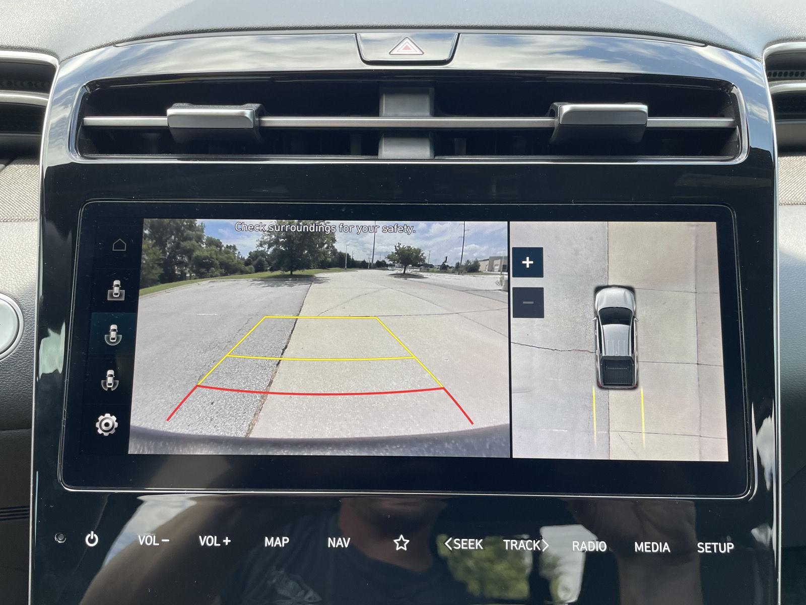 Vehicle photo 23