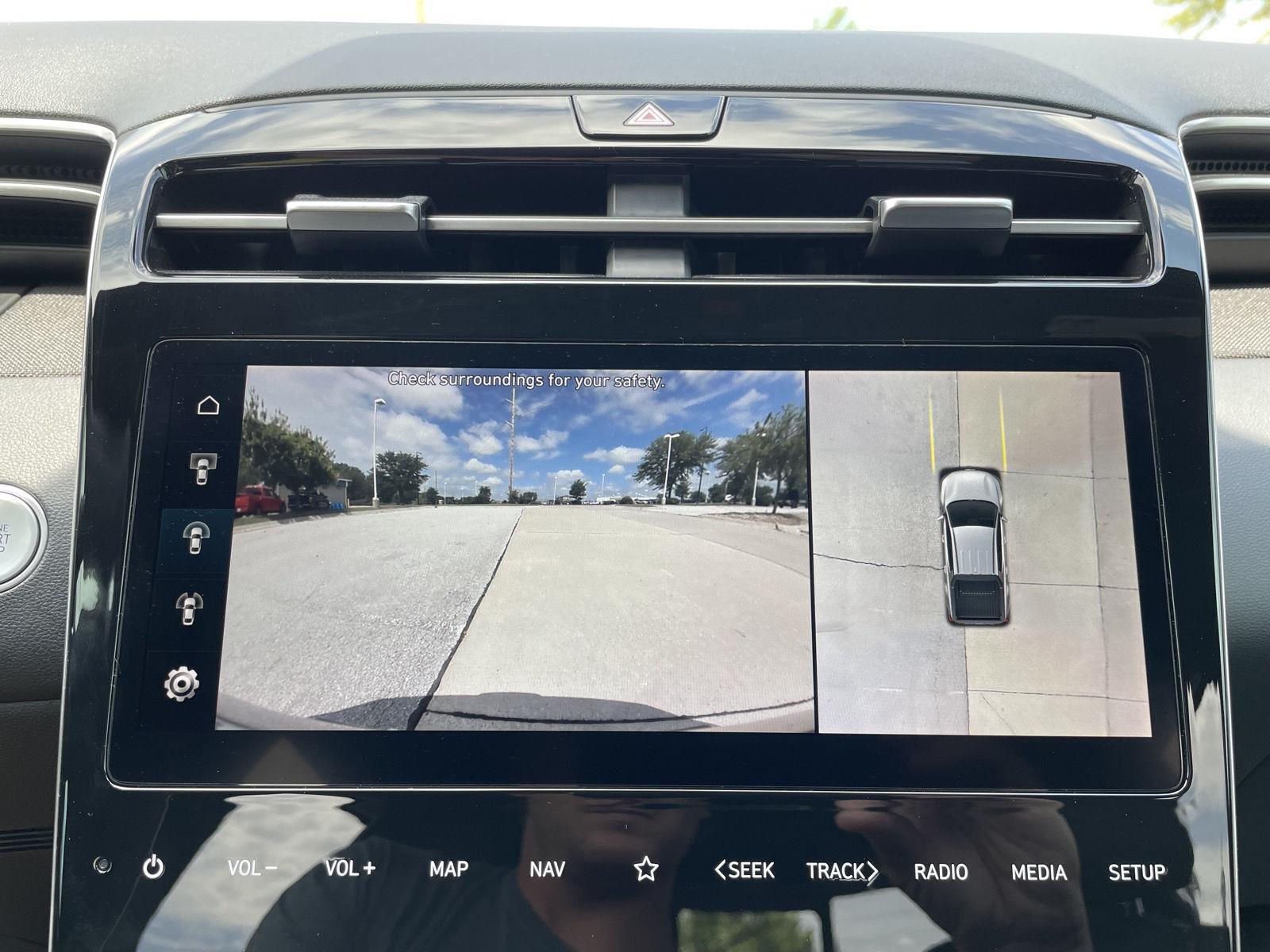 Vehicle photo 24