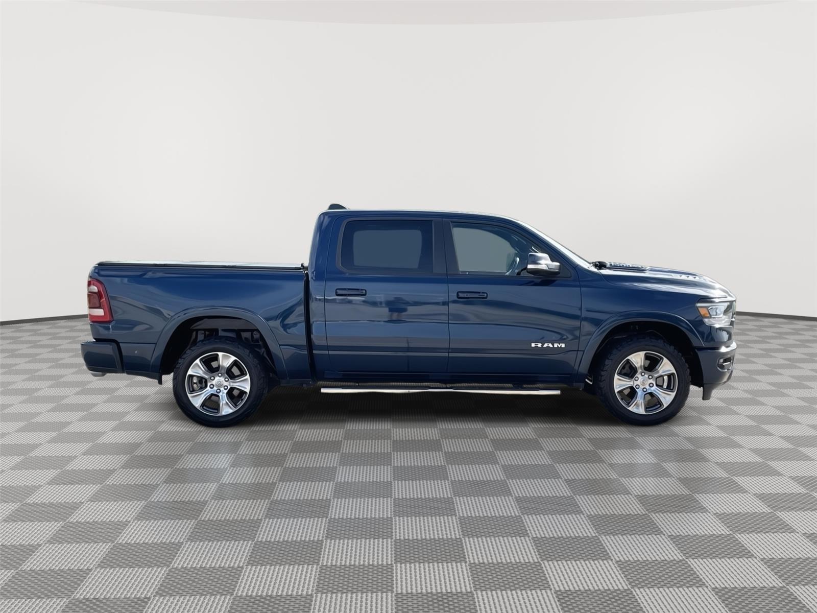 Vehicle photo 6
