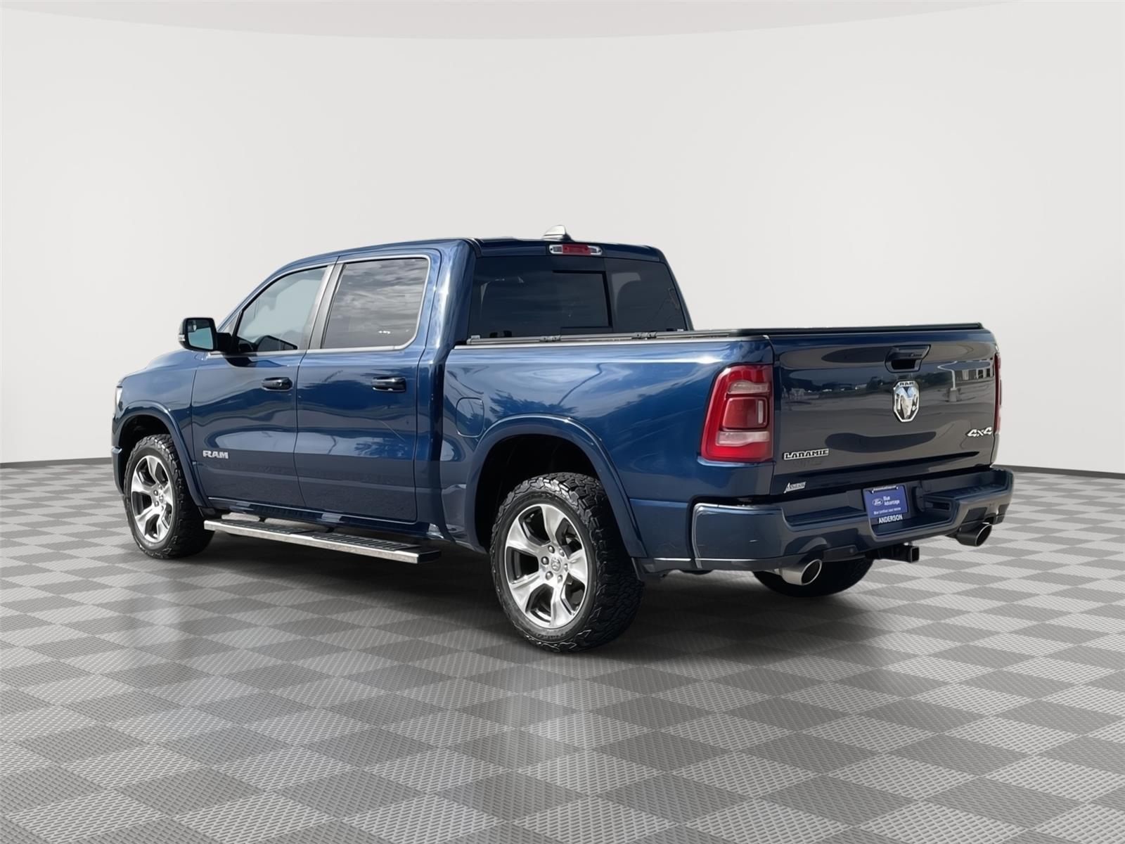 Vehicle photo 9