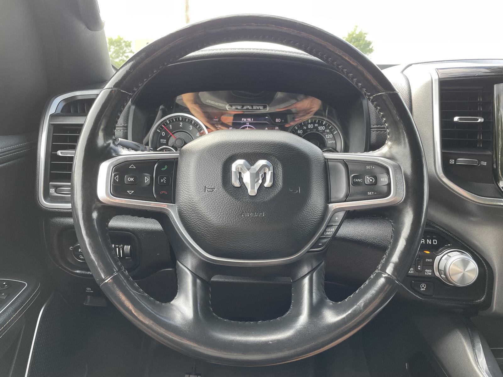 Vehicle photo 12
