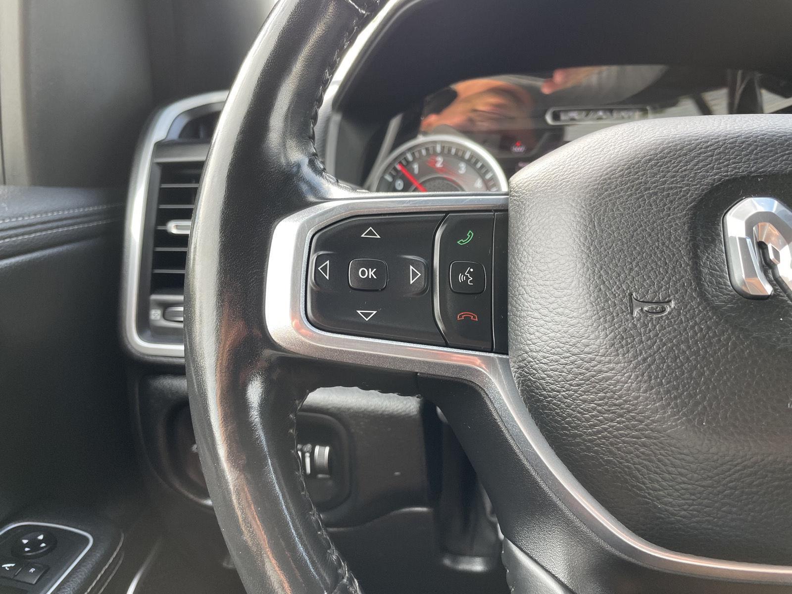 Vehicle photo 13
