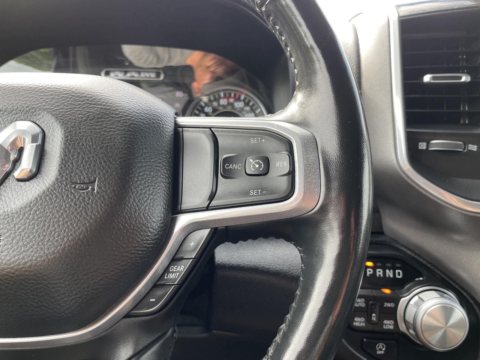 Vehicle photo 14