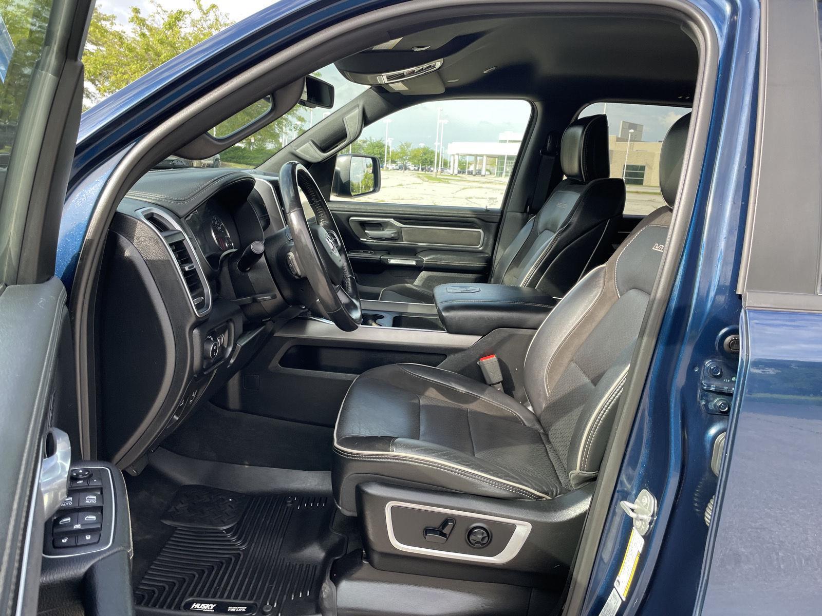 Vehicle photo 17