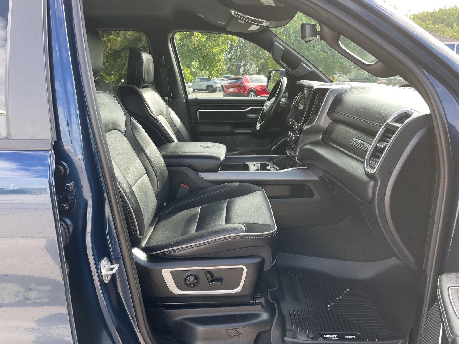 Vehicle photo 19