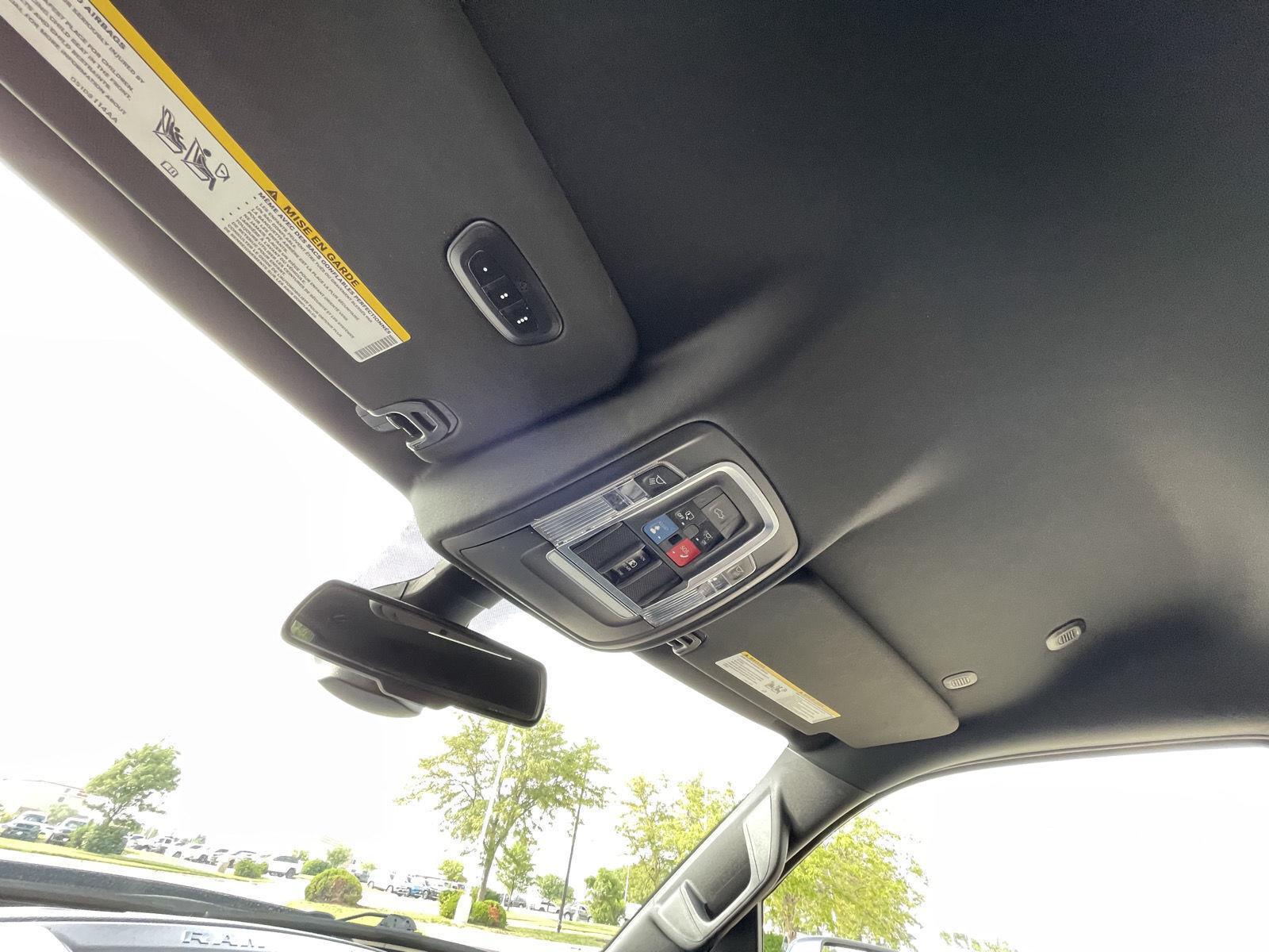 Vehicle photo 21