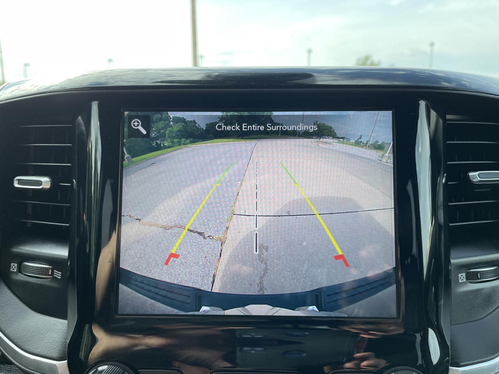 Vehicle photo 23