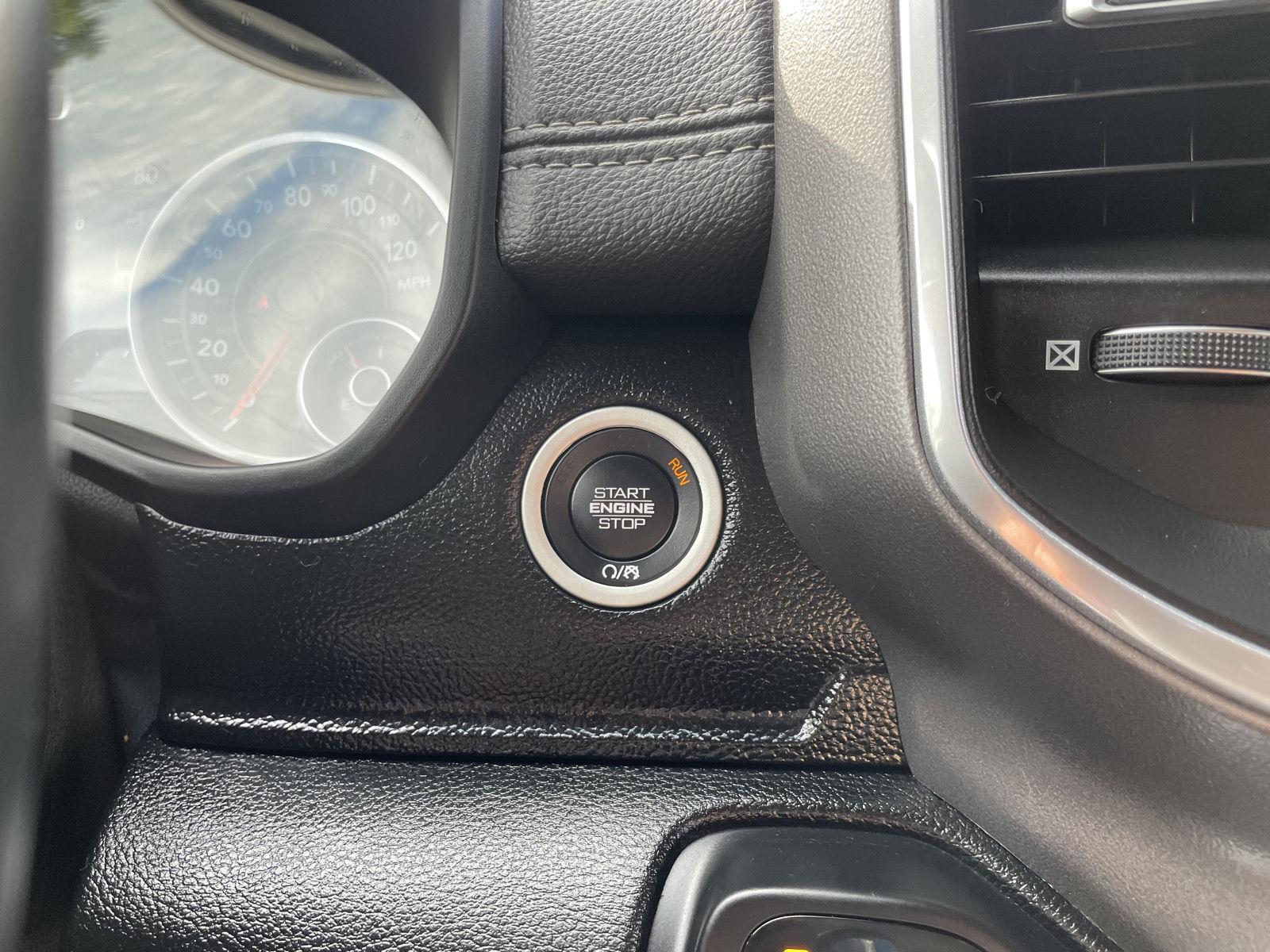 Vehicle photo 25