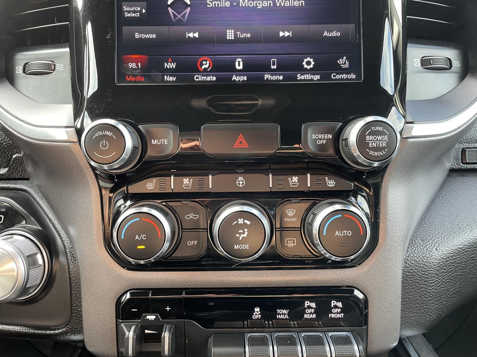 Vehicle photo 26