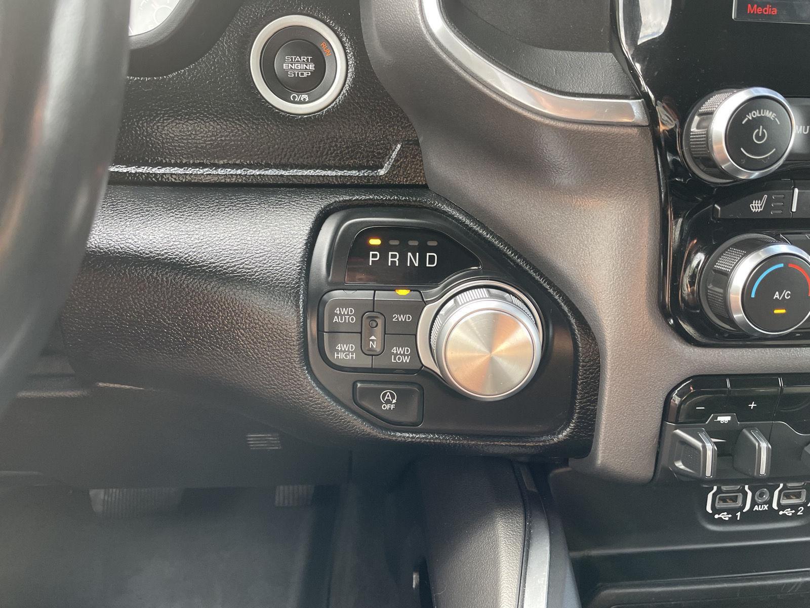 Vehicle photo 30