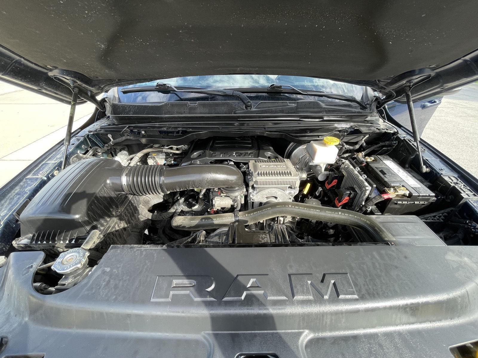 Vehicle photo 34