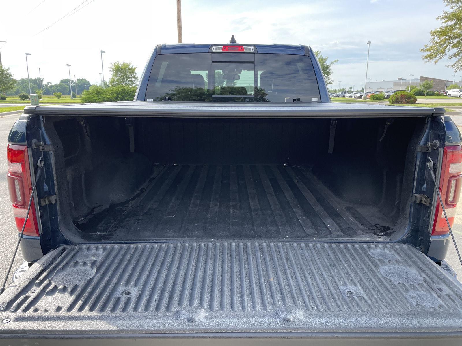 Vehicle photo 35