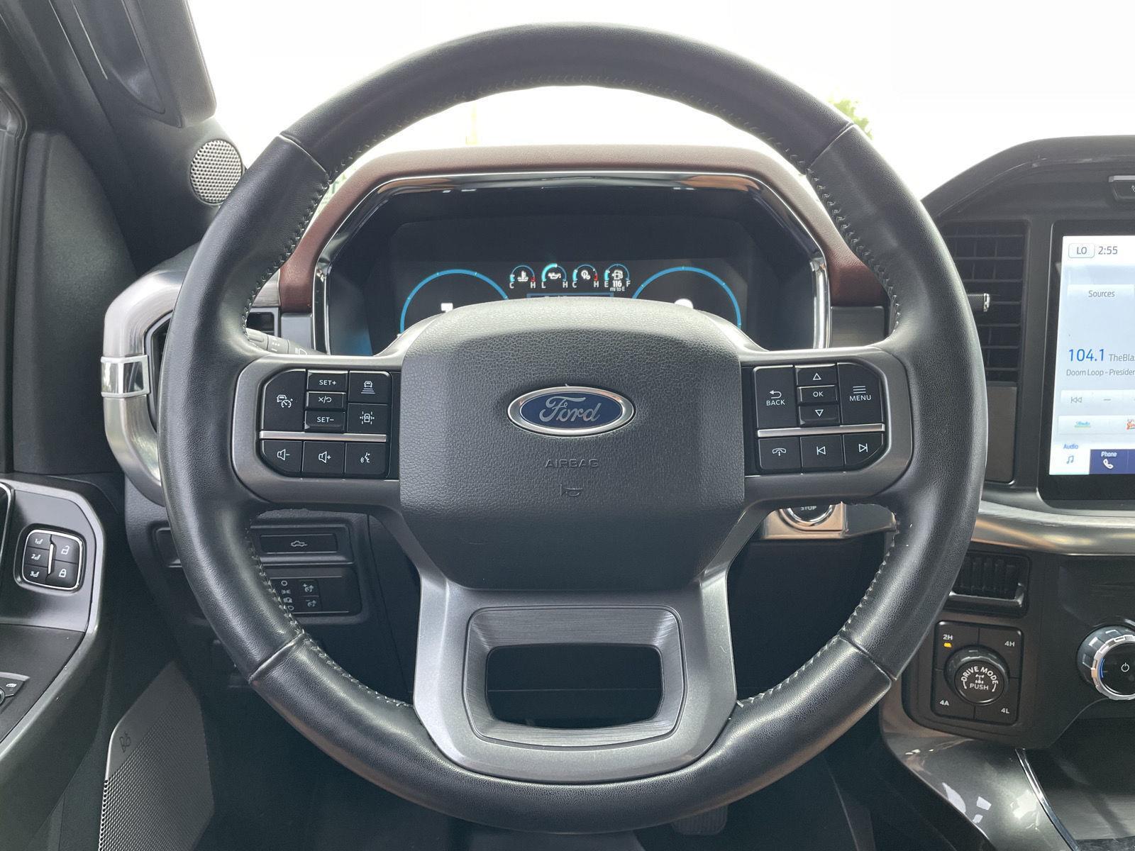 Vehicle photo 12