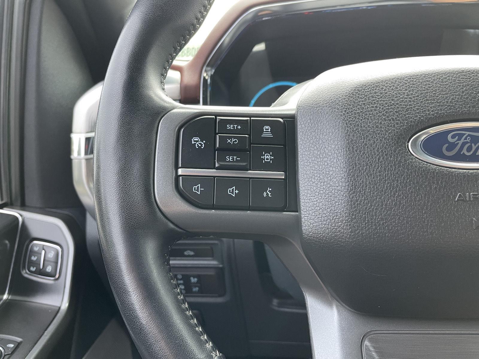 Vehicle photo 13