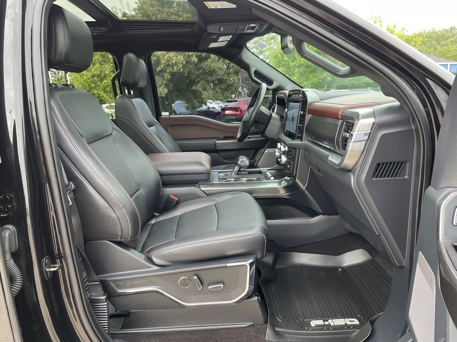 Vehicle photo 19