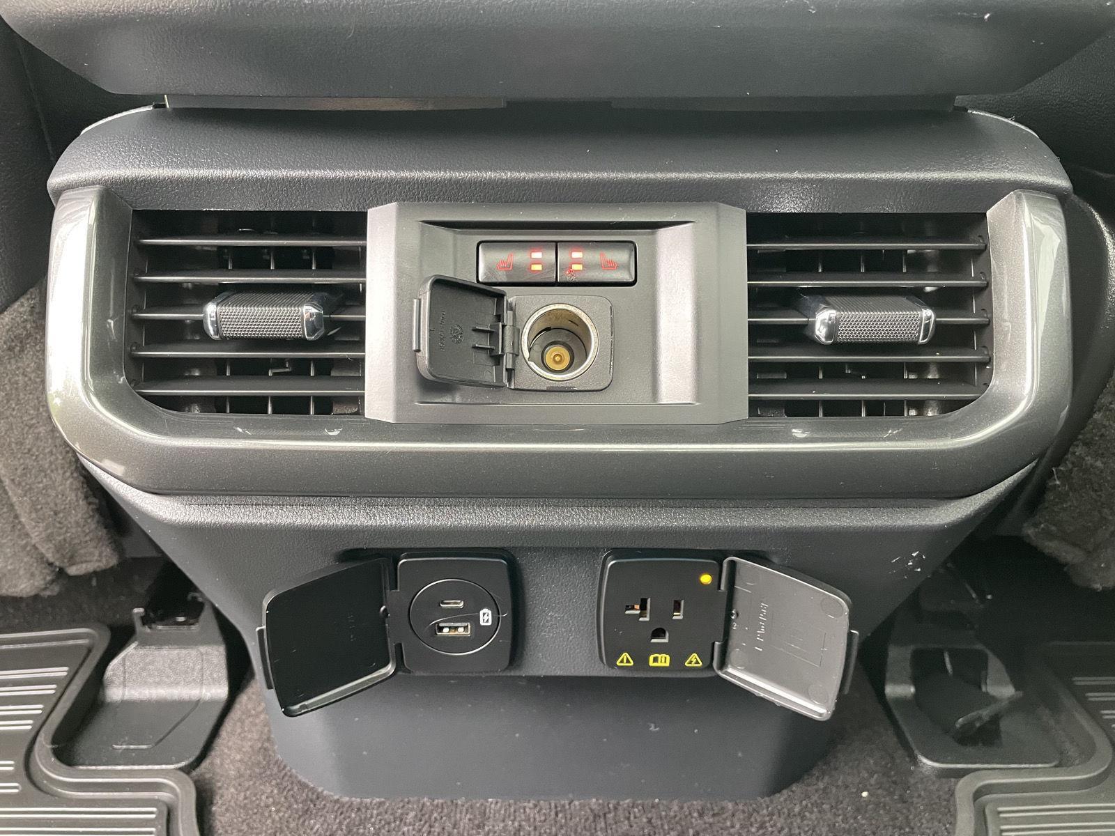 Vehicle photo 21