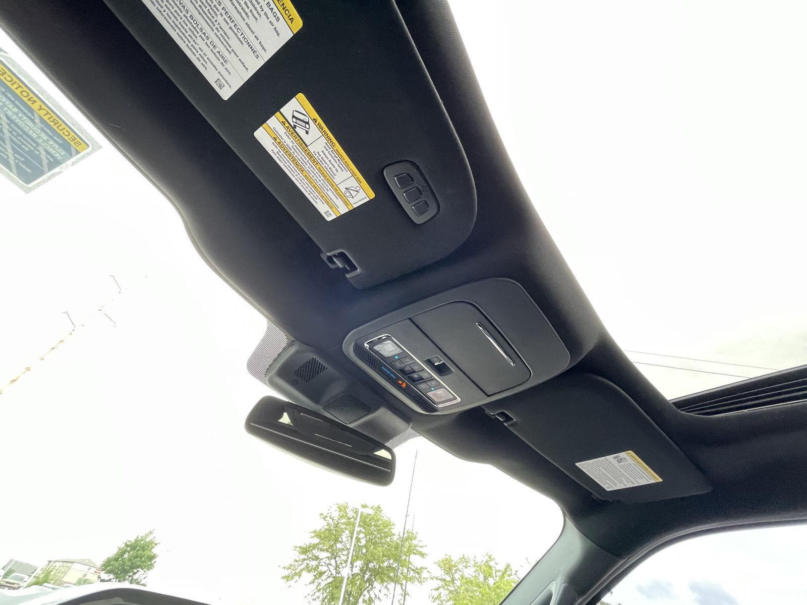 Vehicle photo 22