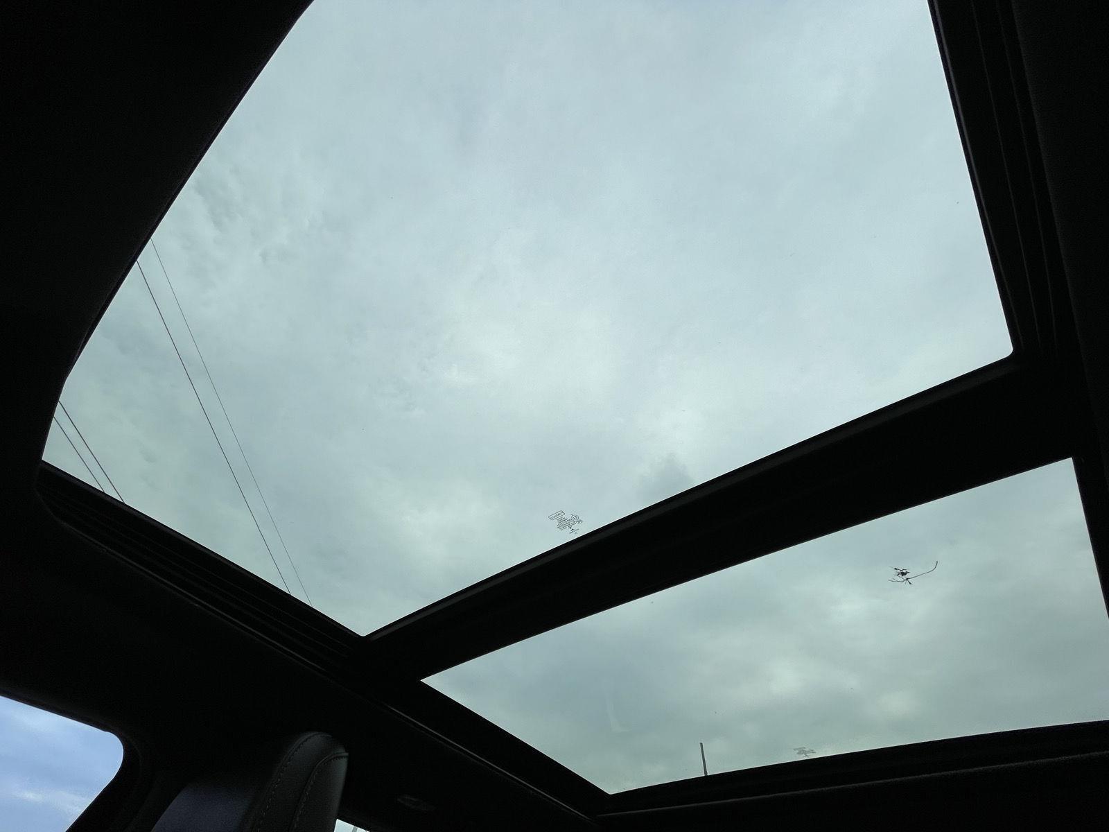 Vehicle photo 23
