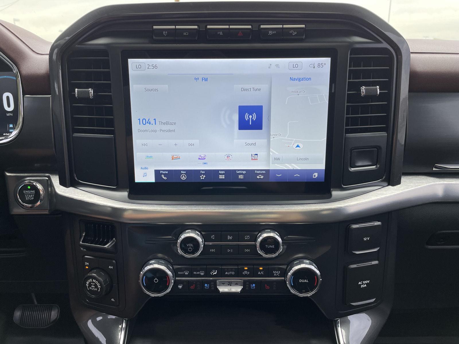 Vehicle photo 24