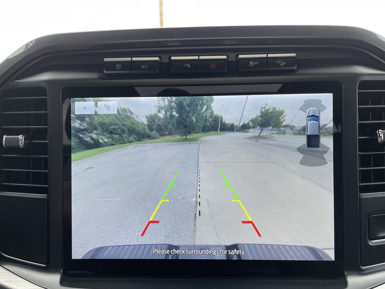 Vehicle photo 25
