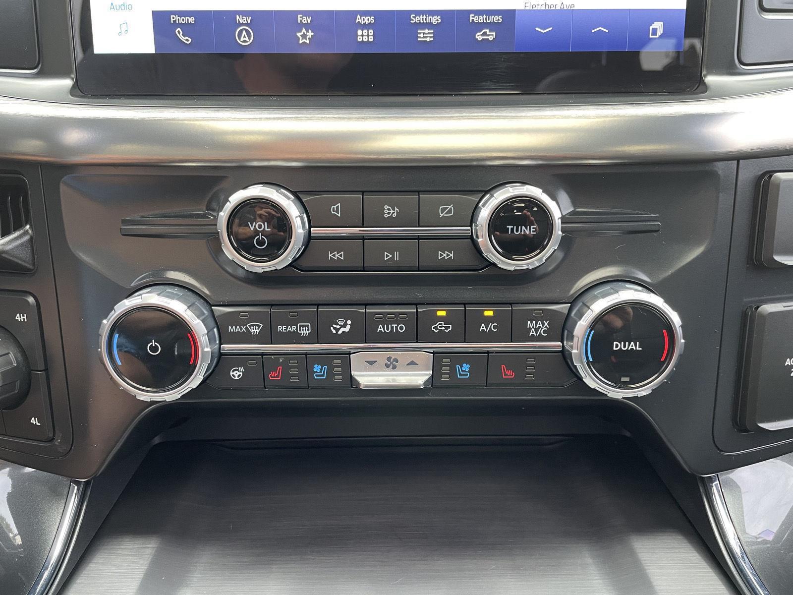 Vehicle photo 28